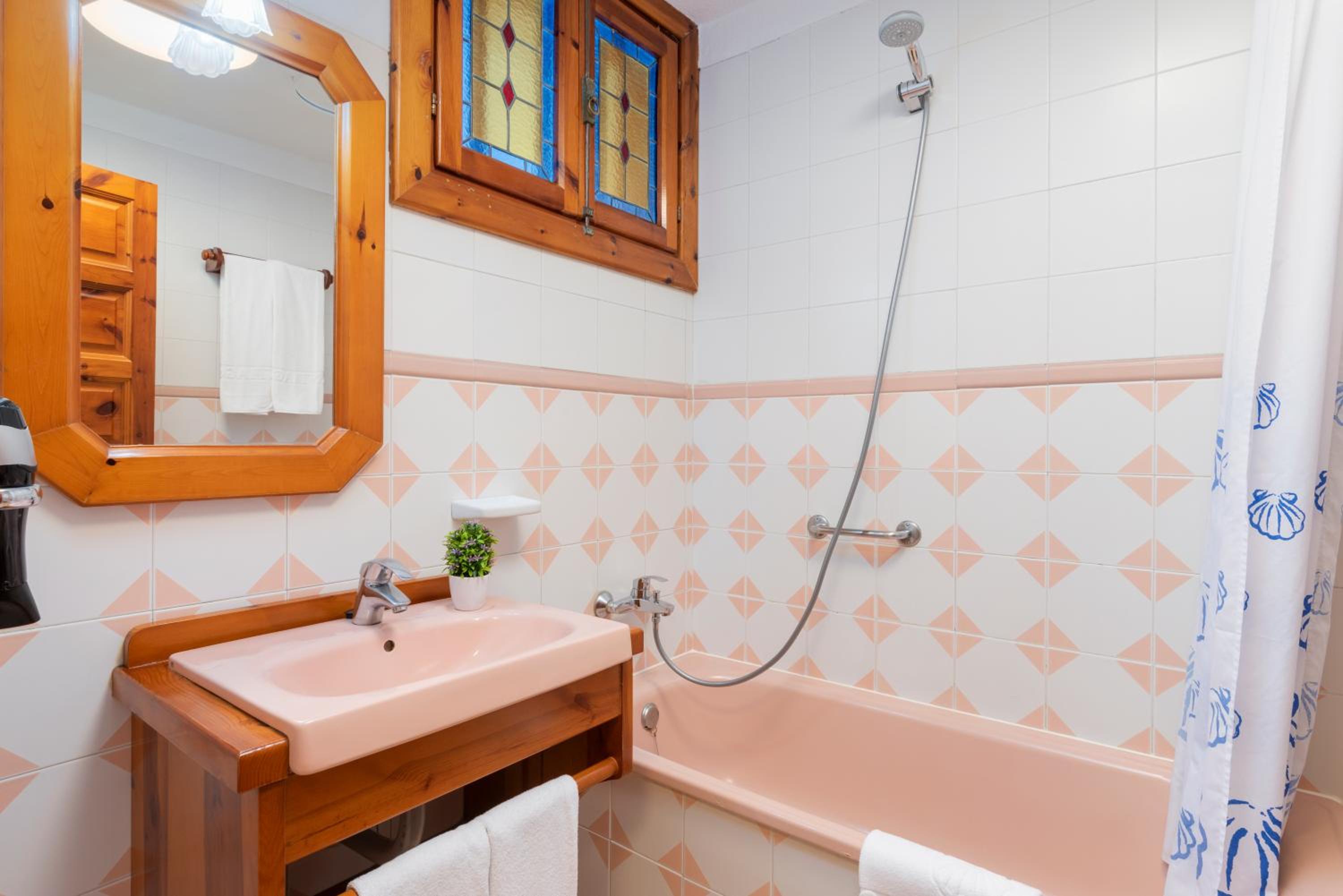 Three-Bedroom Classic Villa with Garden View photo 2
