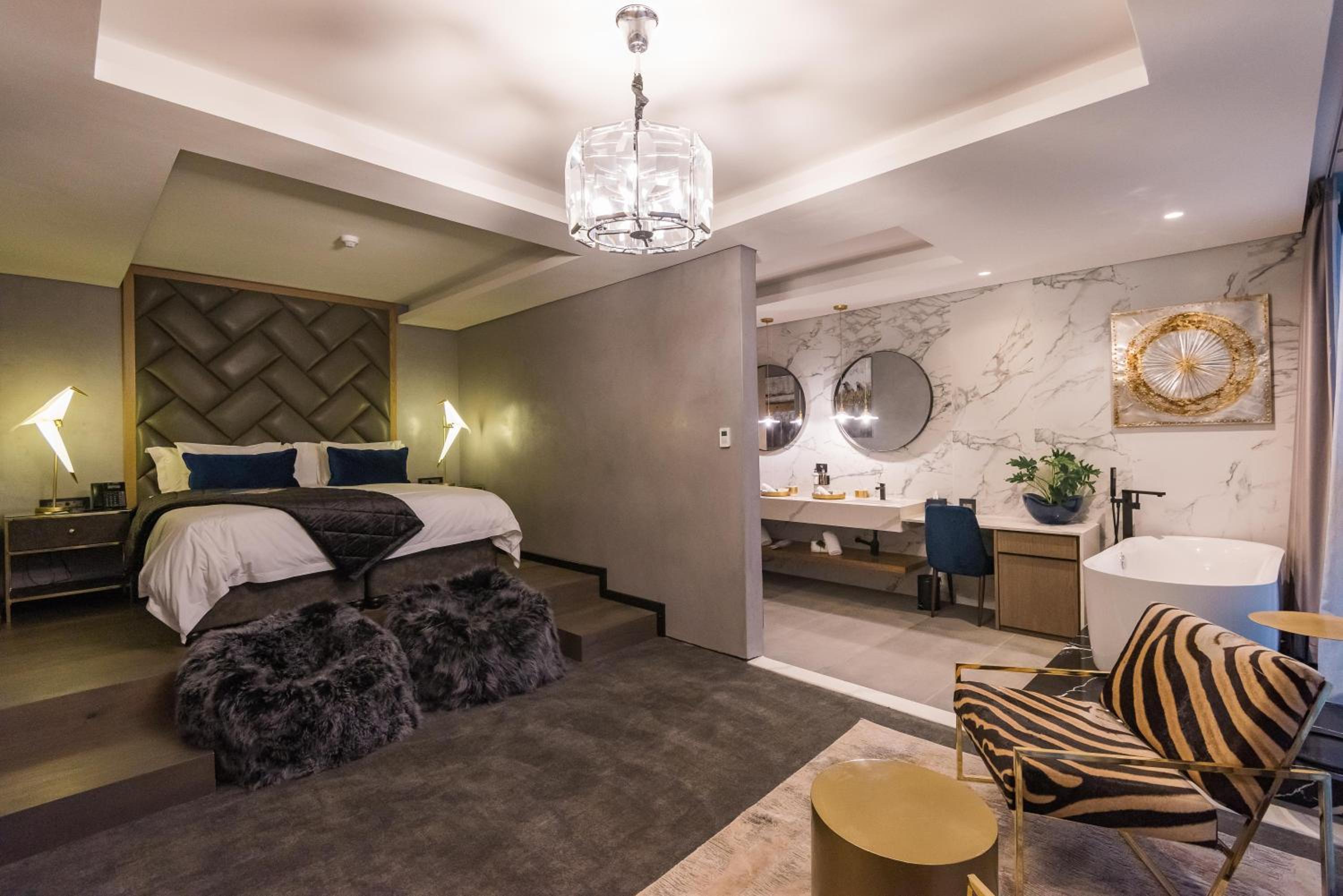 The Crown King Suite with Balcony and Panoramic Garden View