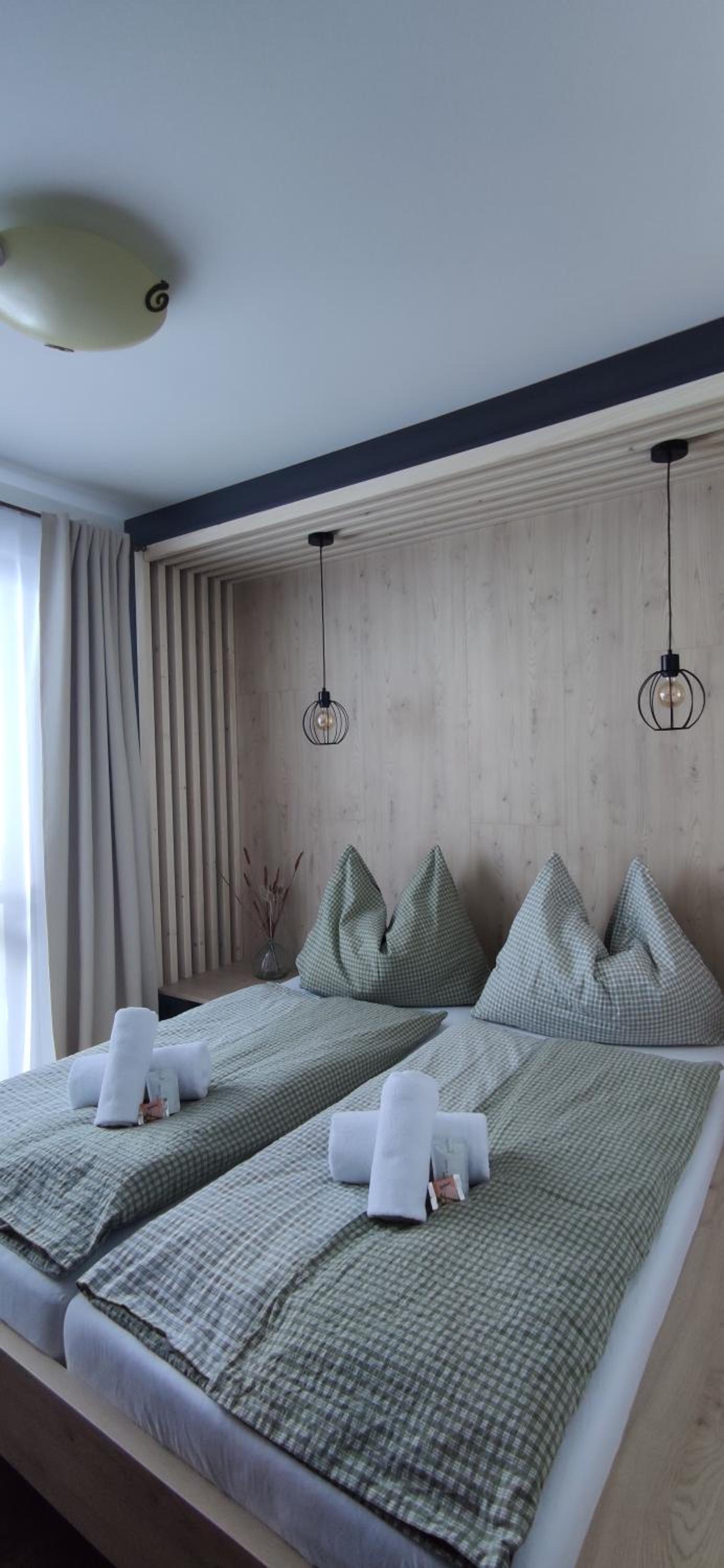 Deluxe Double Room with Balcony - Photo 4