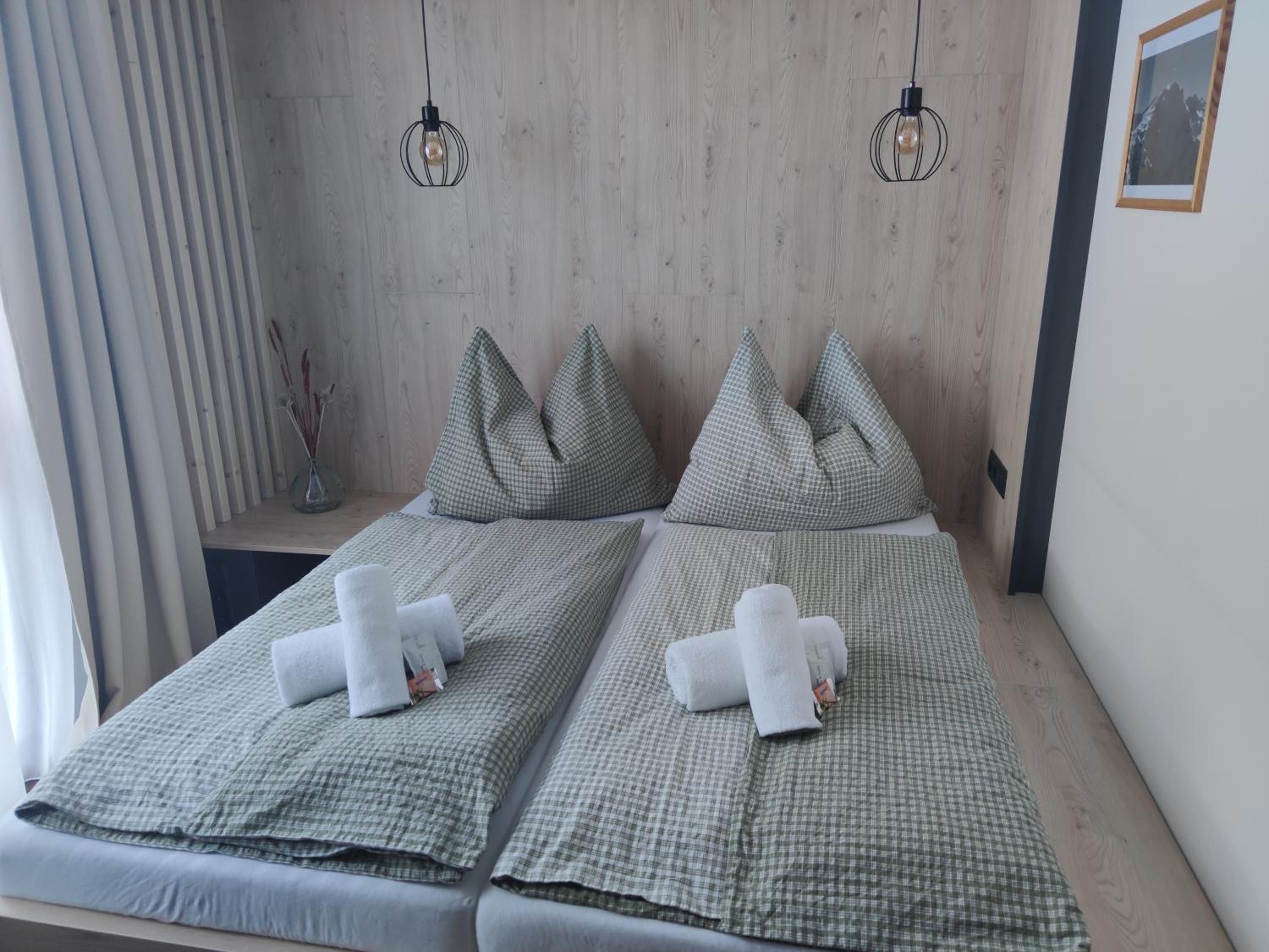 Deluxe Double Room with Balcony - Photo 5