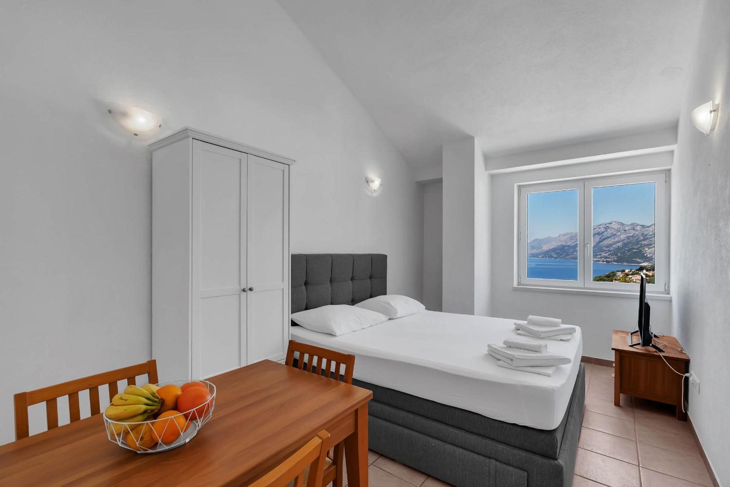 Apartment with Balcony and Sea View photo 1
