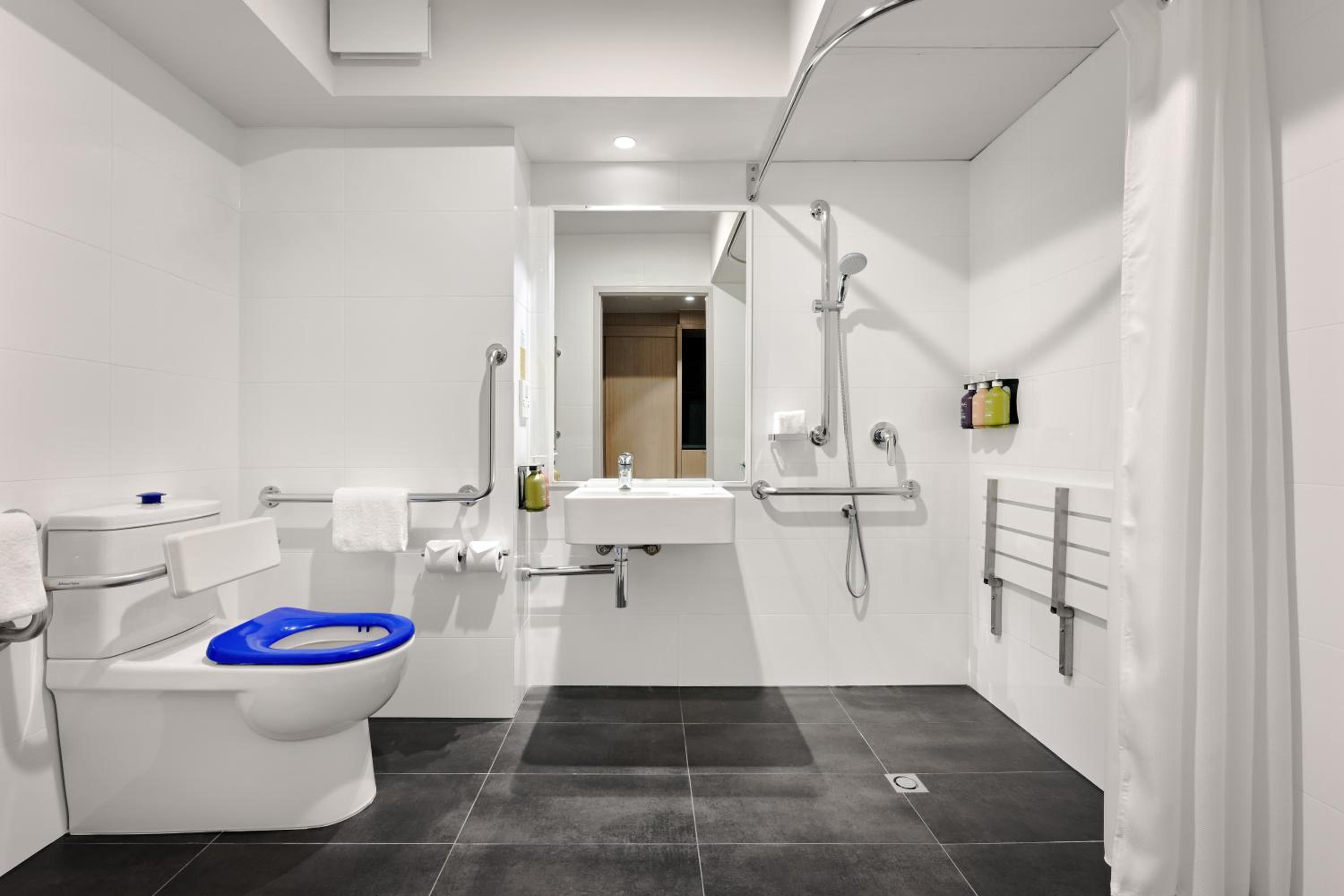 Standard King Room - Disability Access - Photo 12