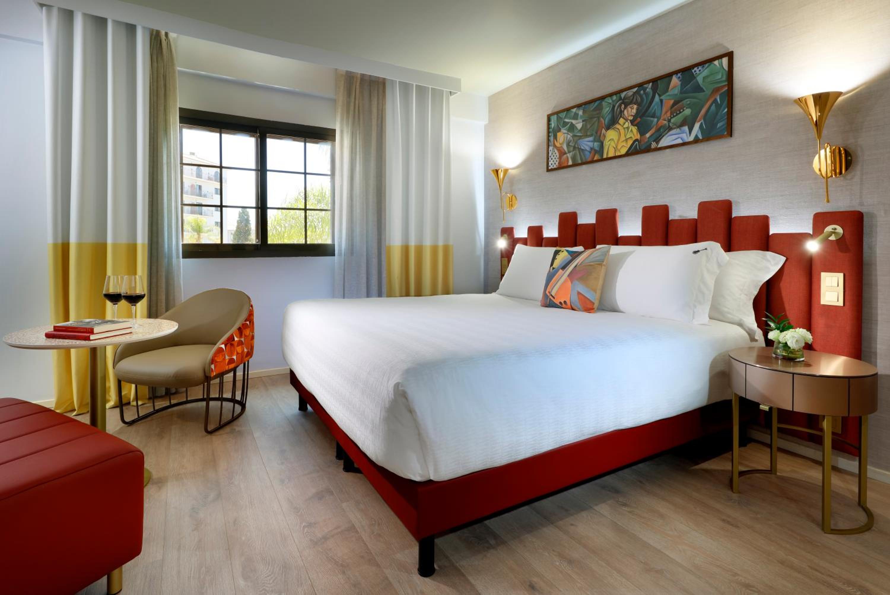 Superior Twin Room thumbnail 6