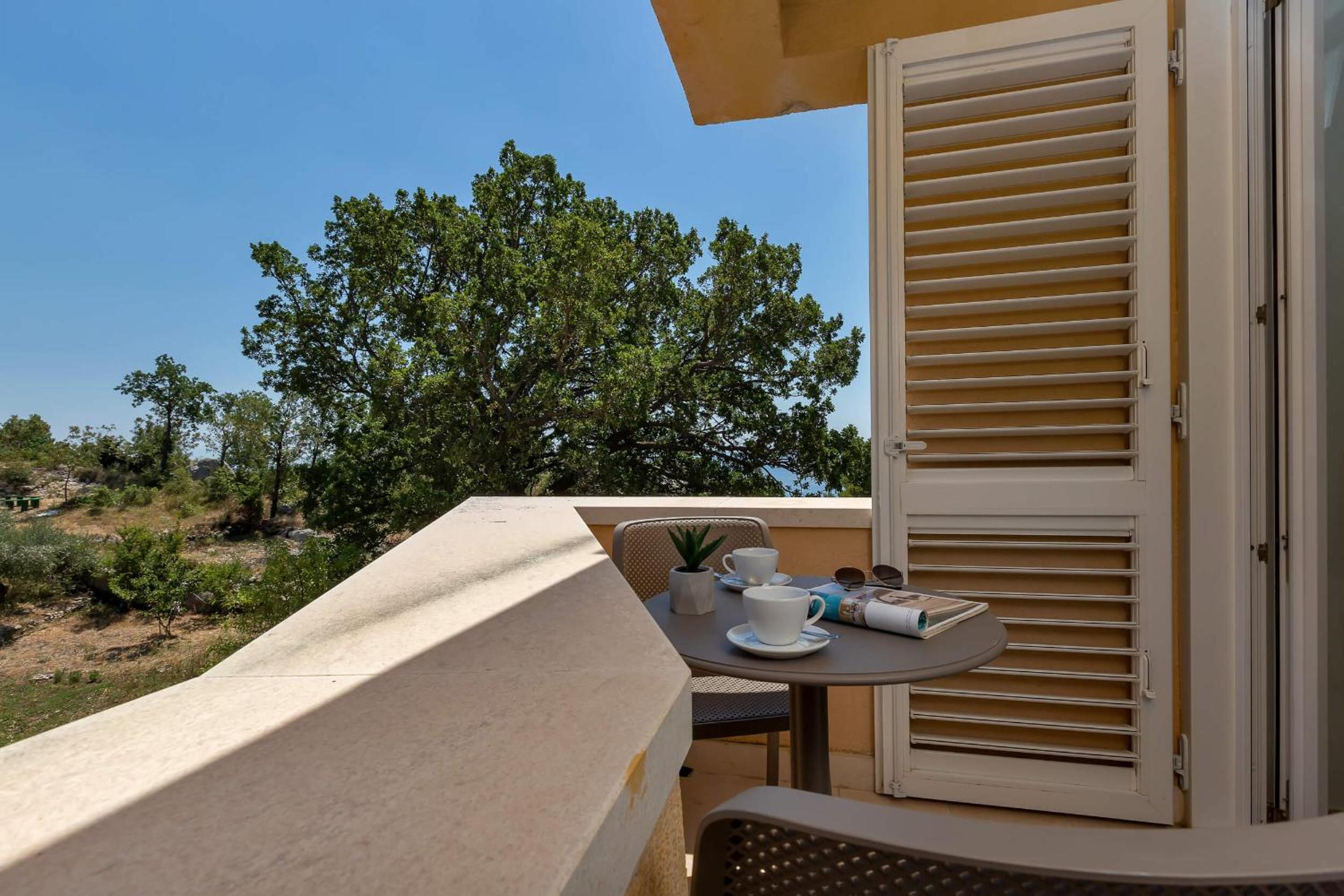 One-Bedroom Apartment with Sea View photo 2