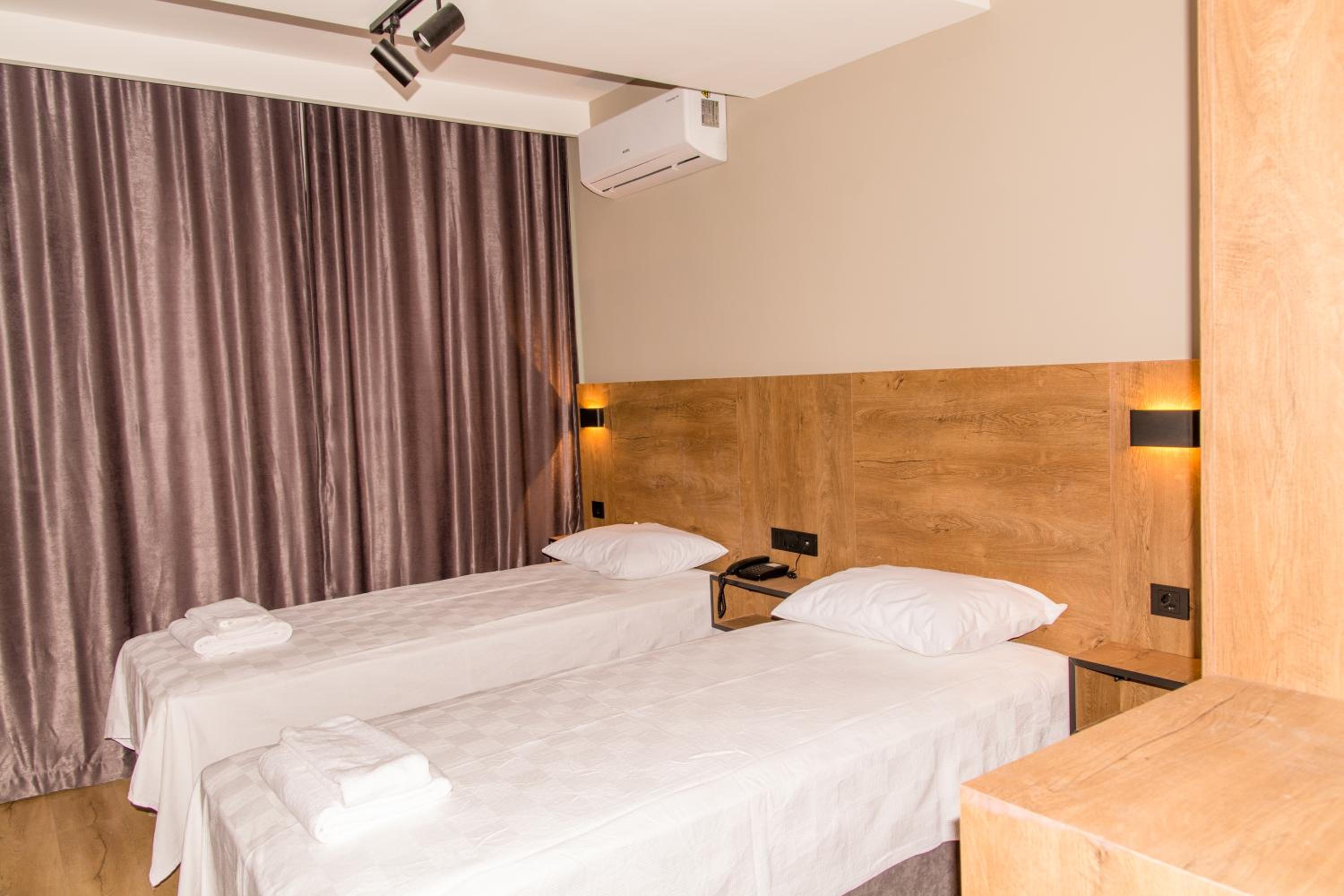 Twin Room with City View - Photo 1