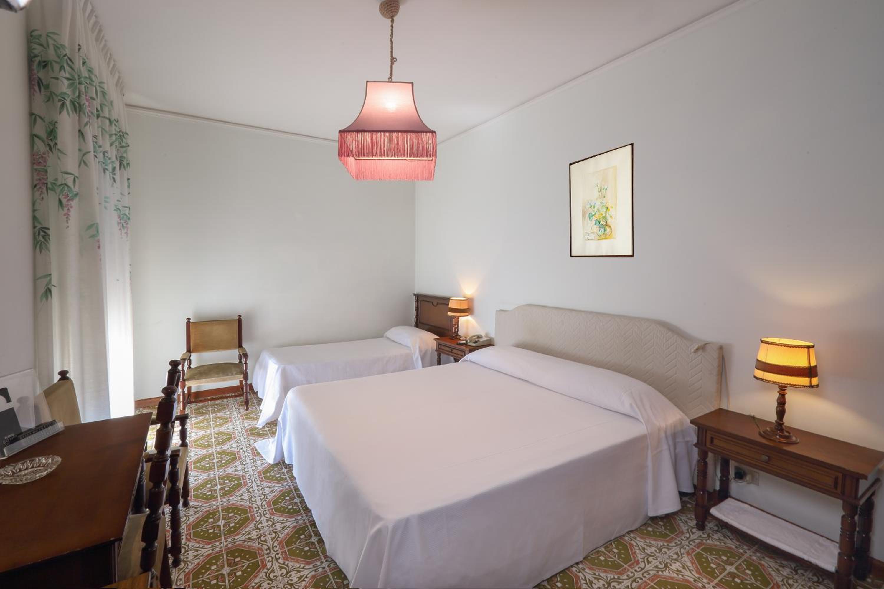 Economy Triple Room with Sea View - Photo 16