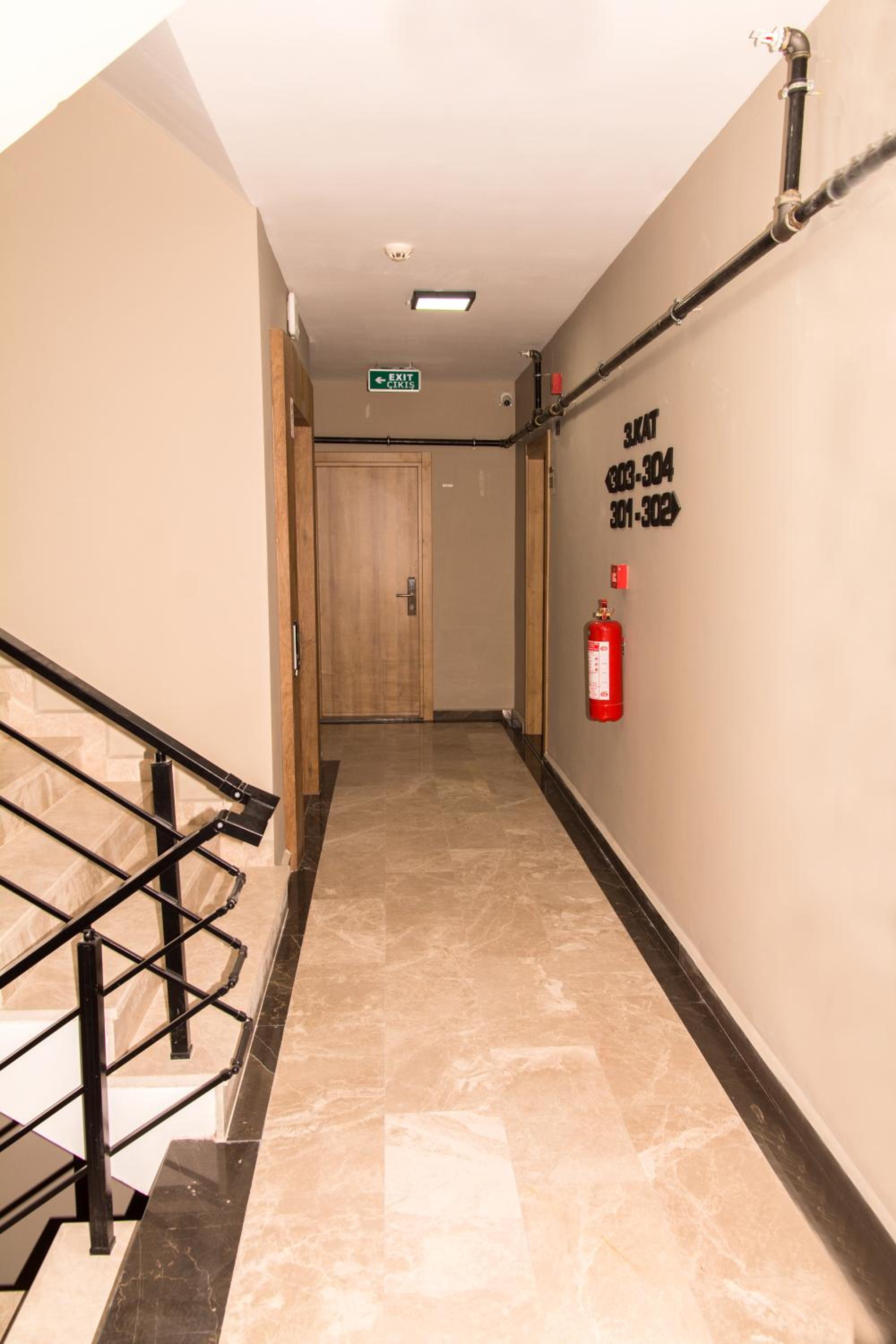 Twin Room with City View - Photo 6