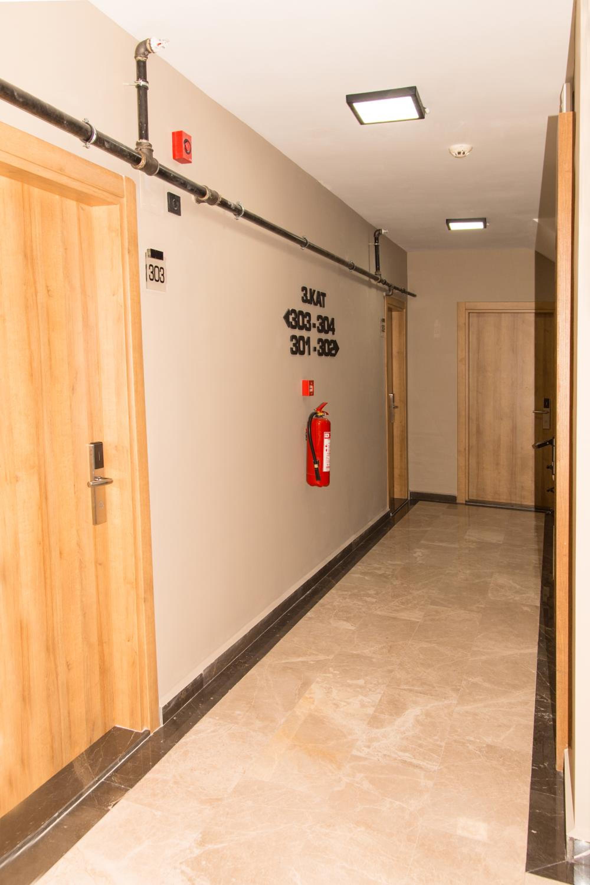 Twin Room with City View - Photo 3