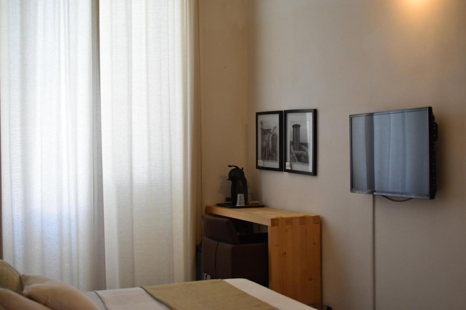Double Room with Spa Bath - Photo 17