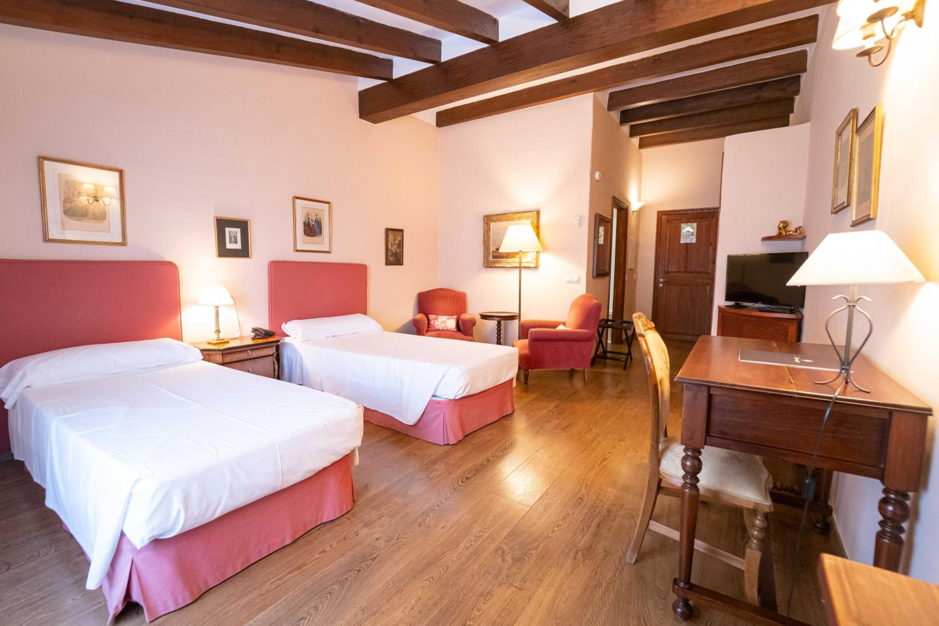 Superior Twin Room - Photo 3