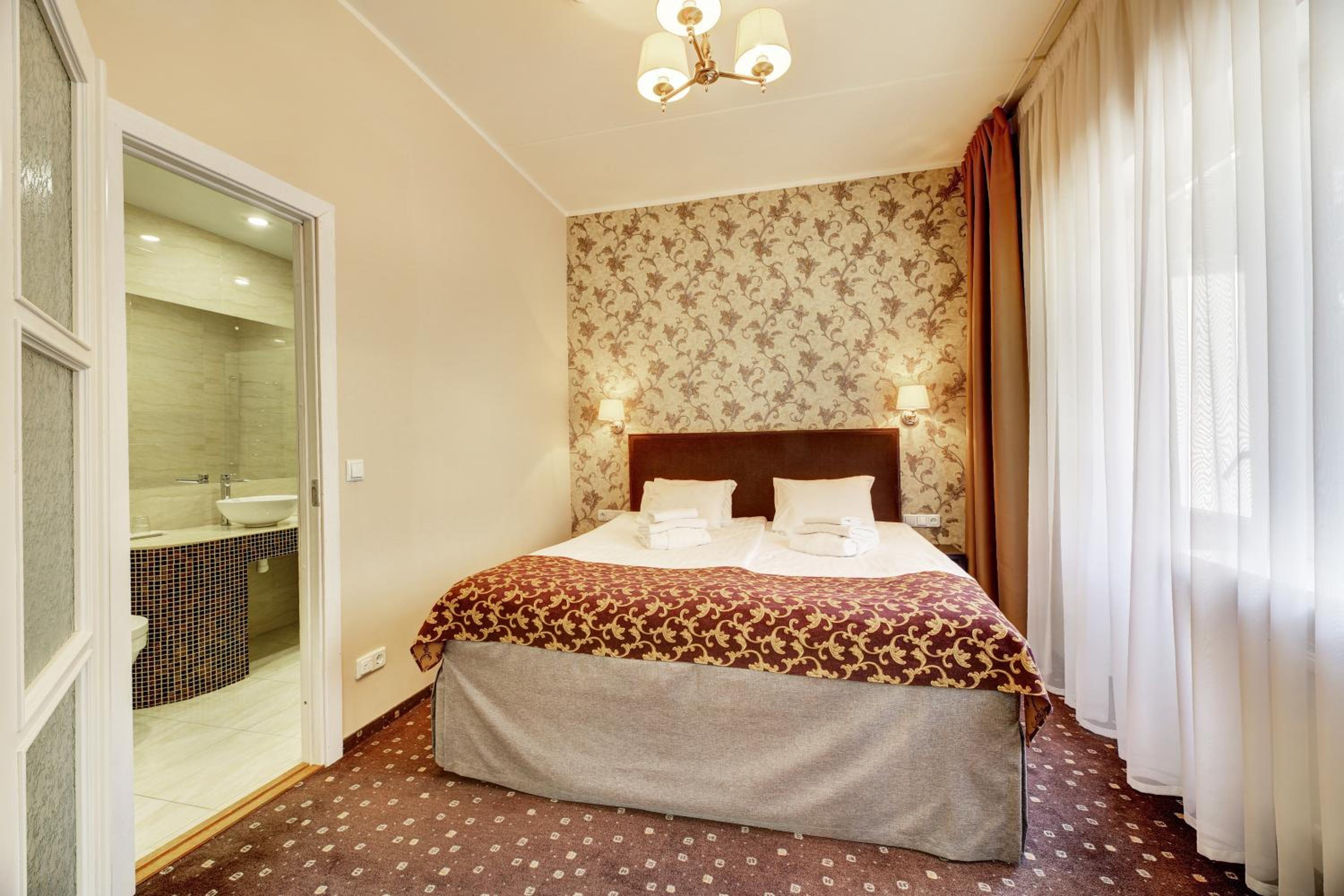 Suite - Photo 2