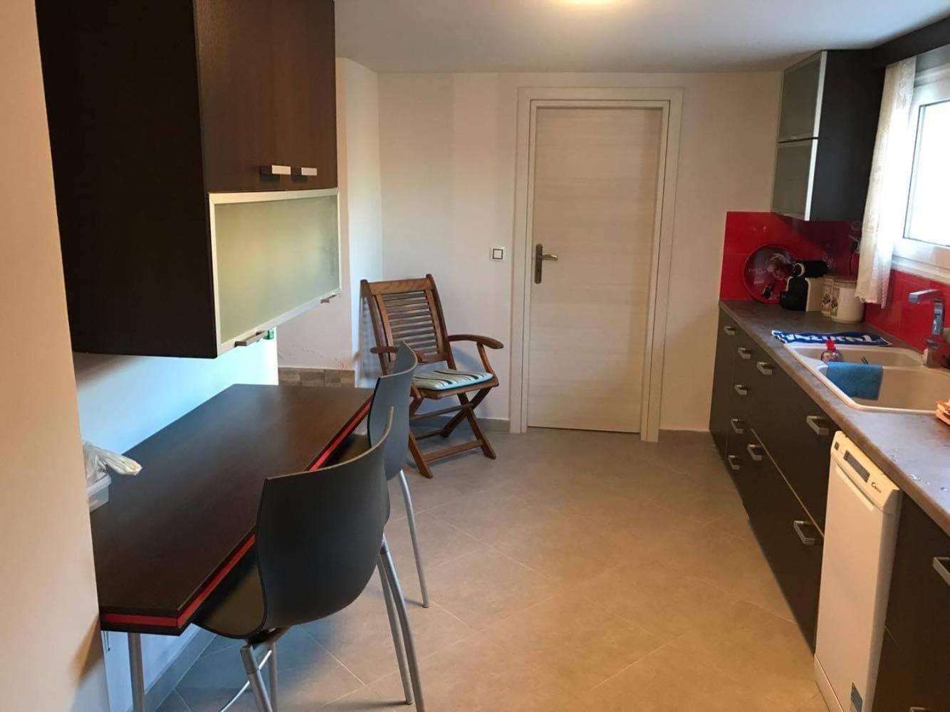 One-Bedroom Apartment photo 3