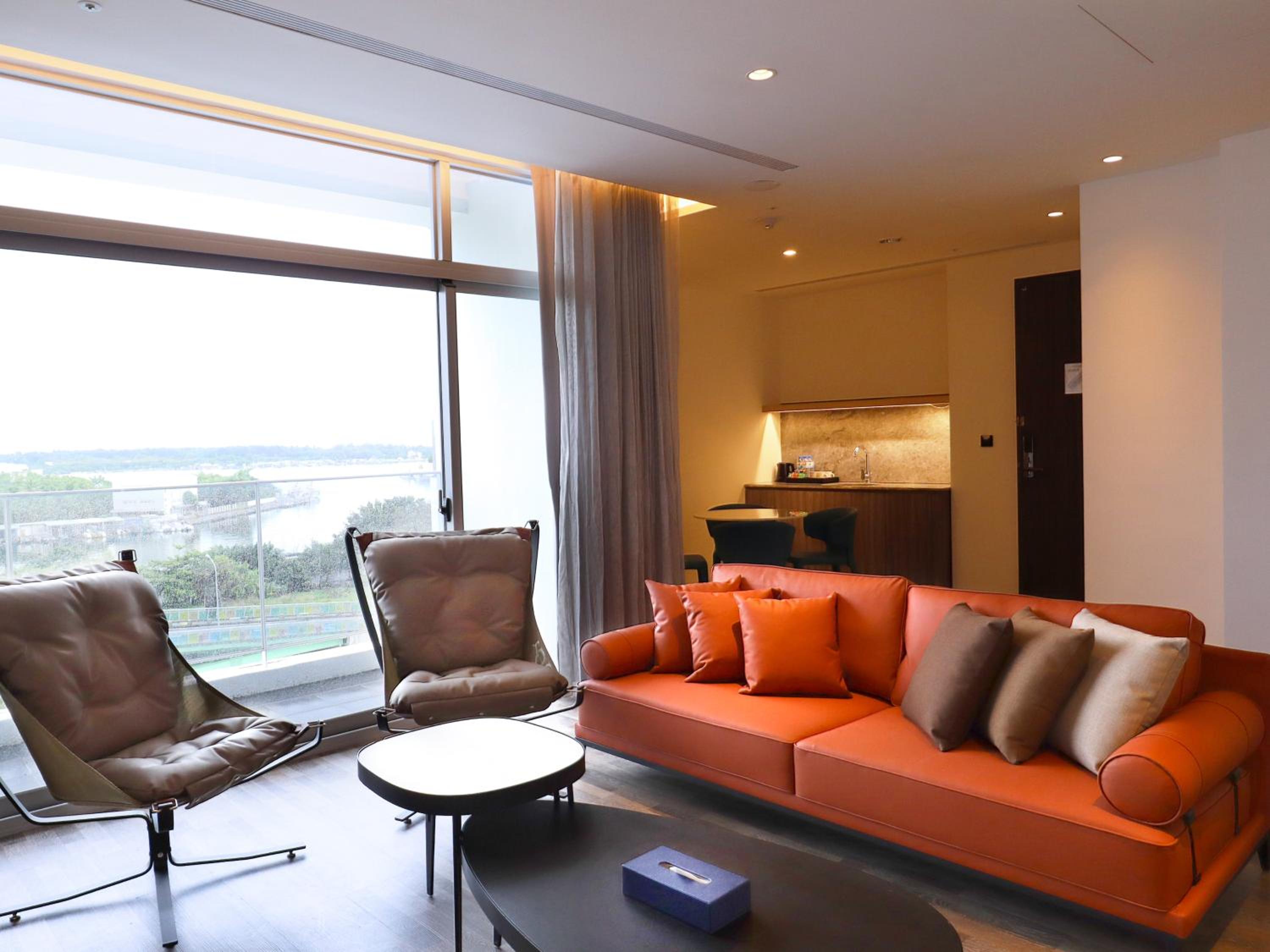 Deluxe Suite - Photo 2