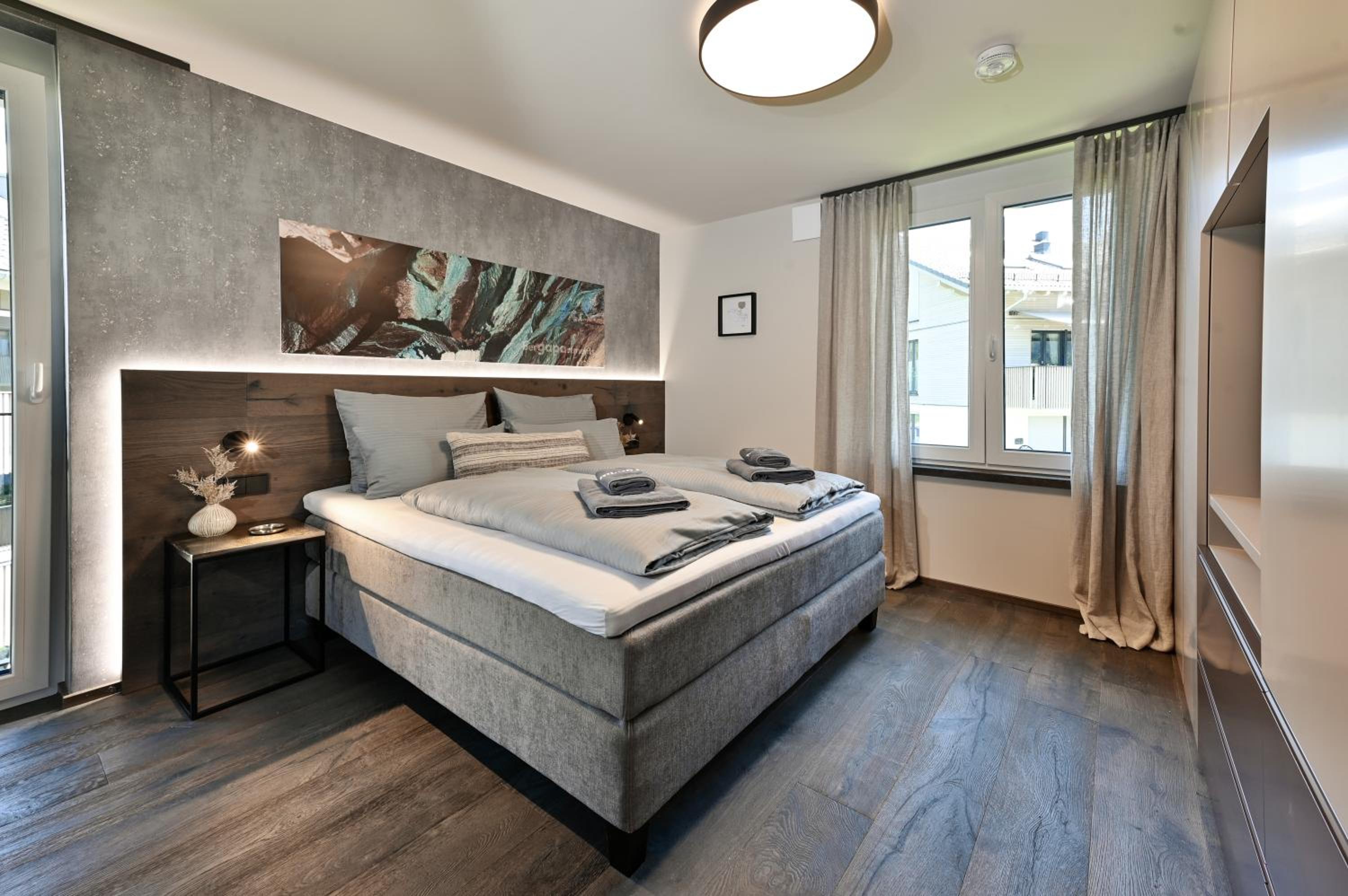 Three-Bedroom Apartment with Mountain View