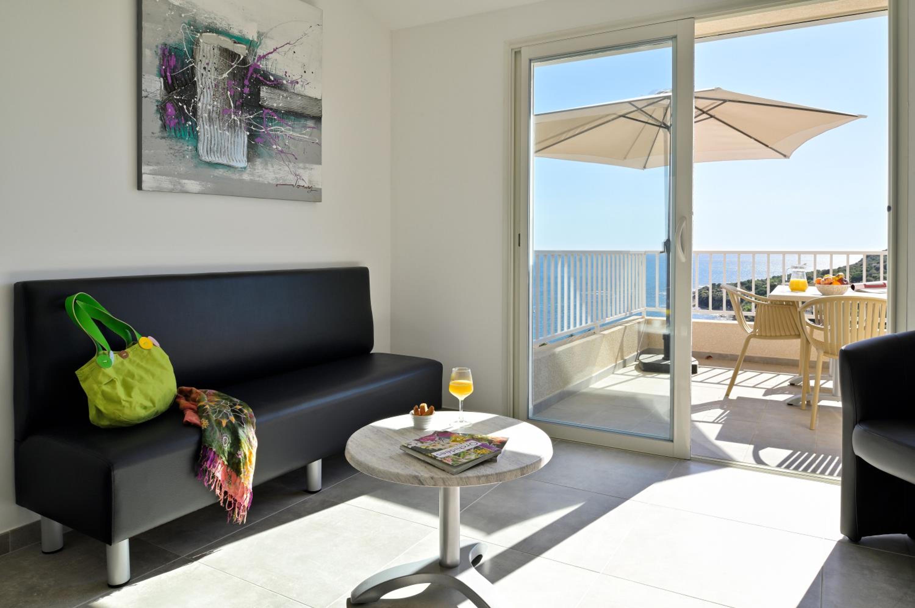 Apartment with Terrace photo 3