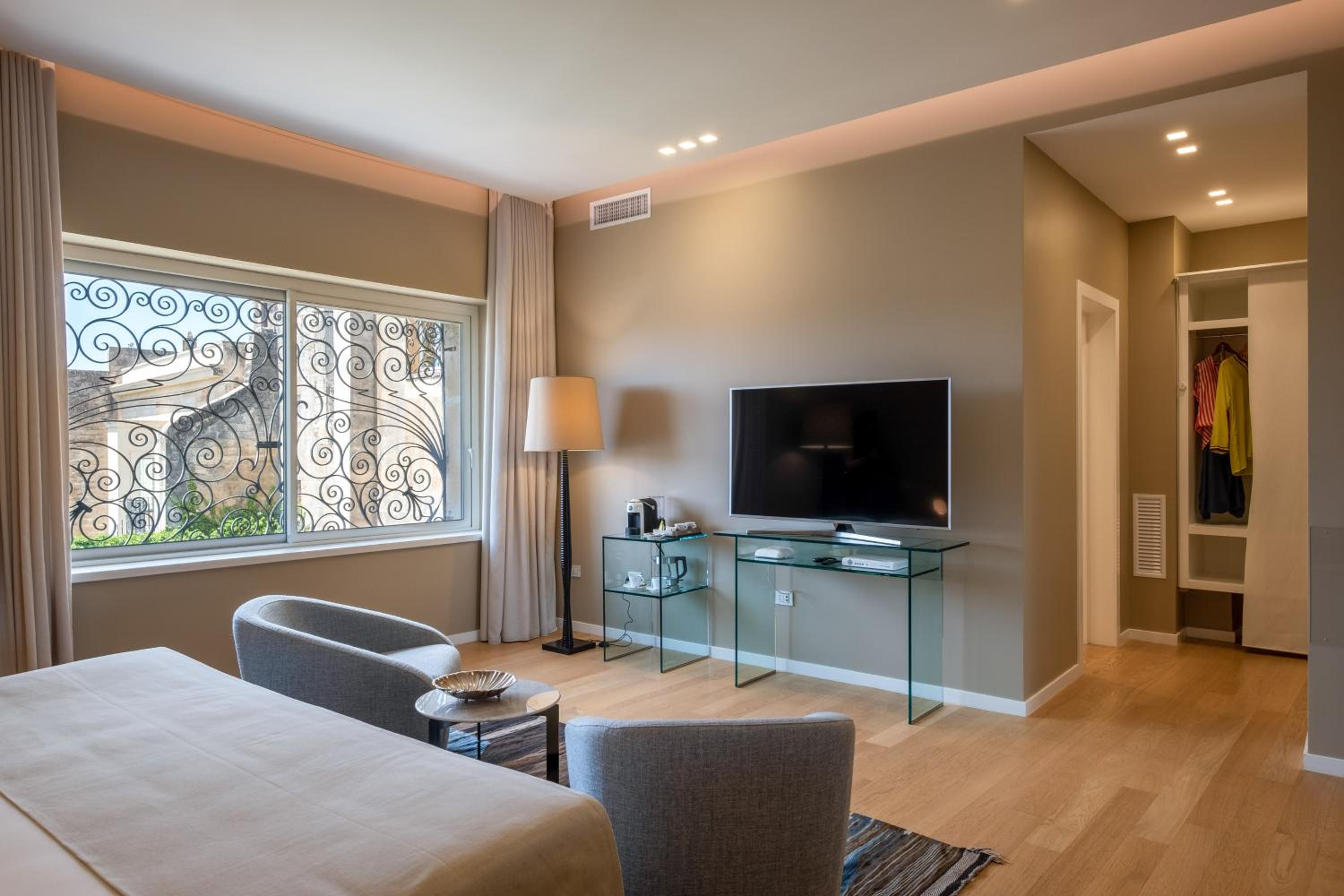 Junior Suite with City View