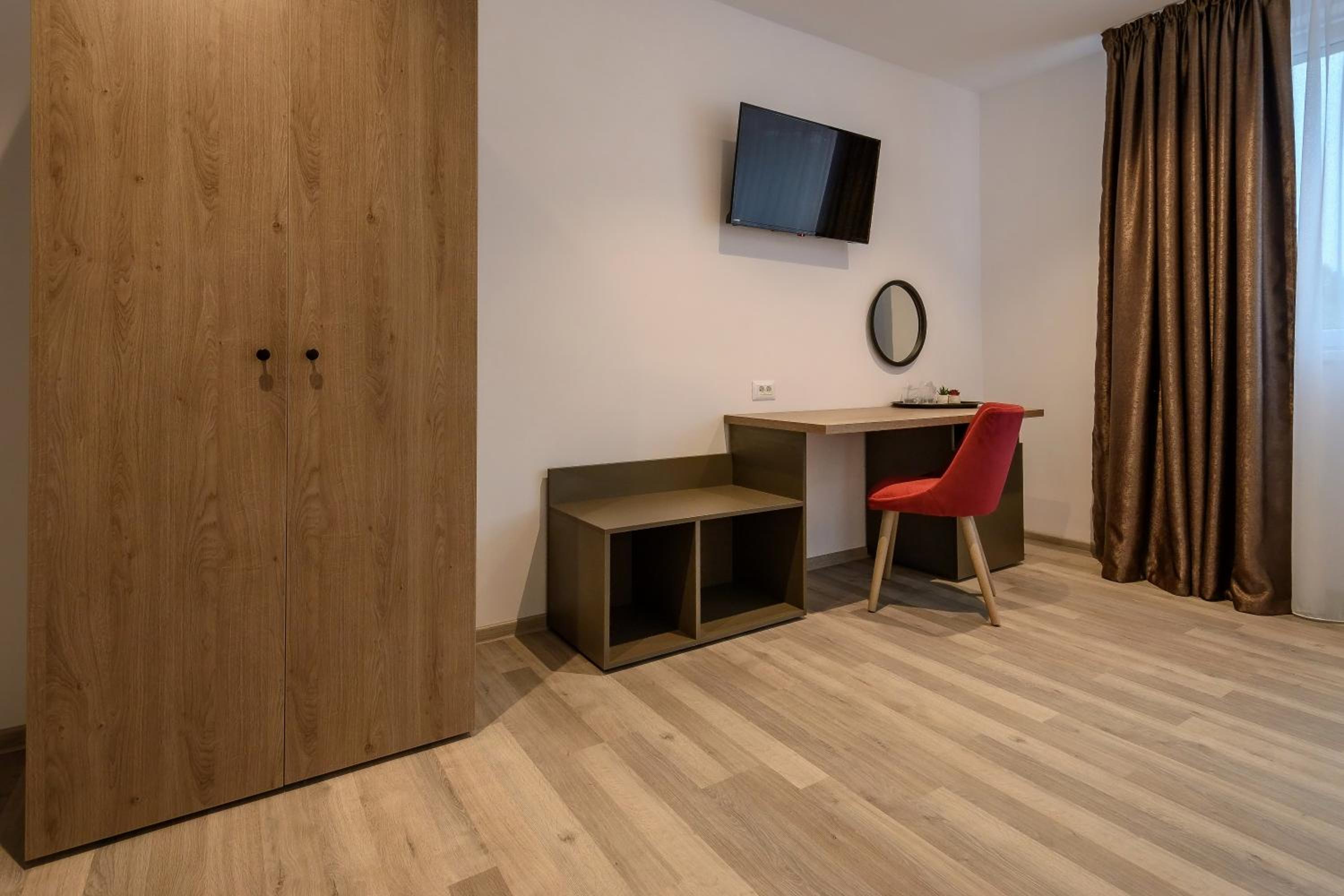 Deluxe Double or Twin Room - Photo 5
