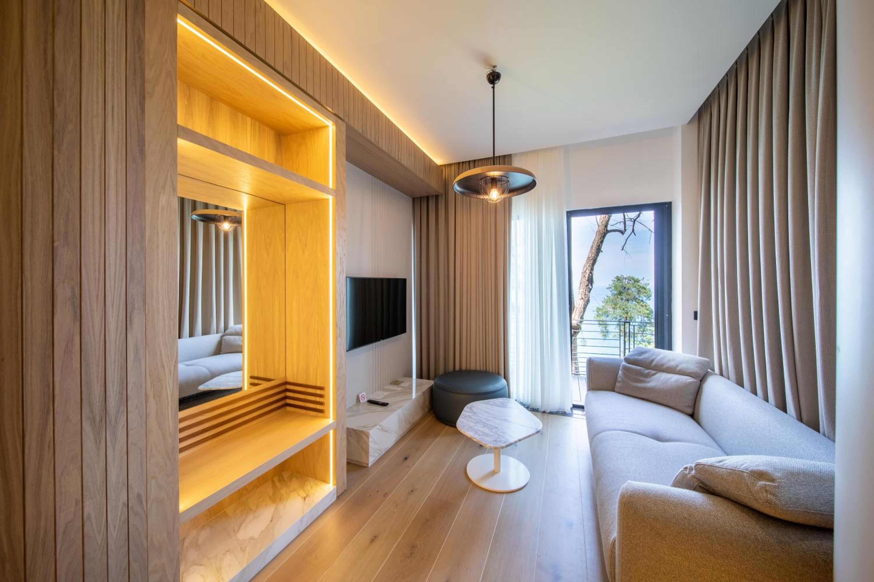 Deluxe King Suite