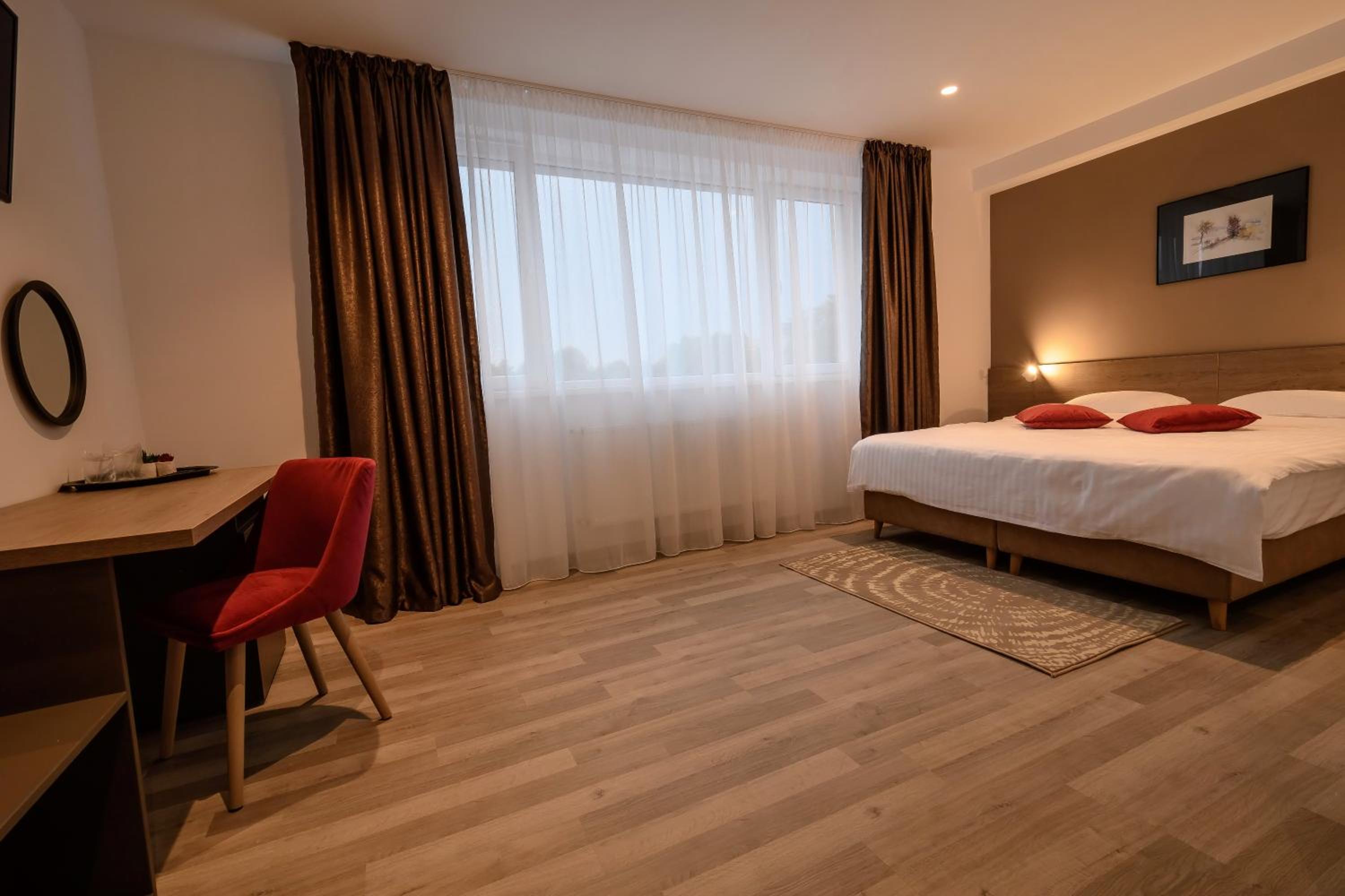 Deluxe Double or Twin Room - Photo 7