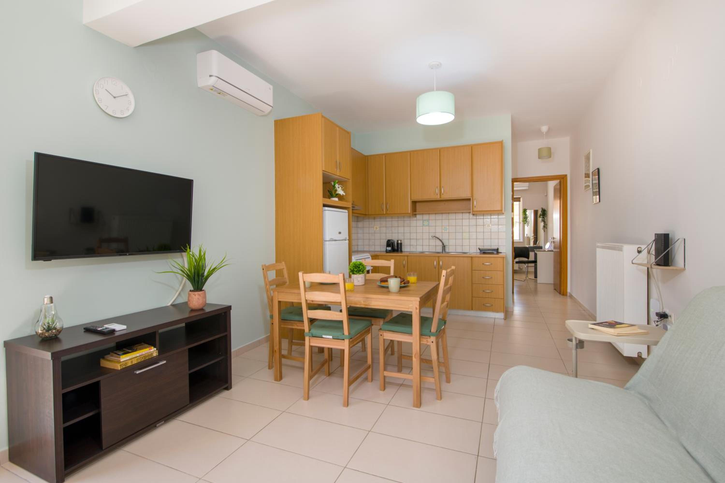 One-Bedroom Apartment photo 2