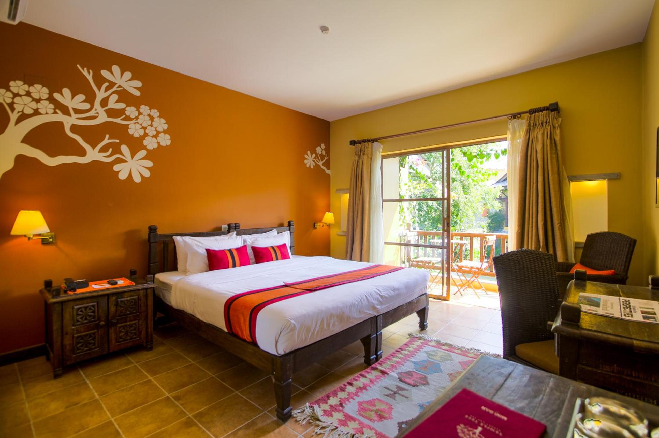Deluxe Room with Balcony - Photo 13
