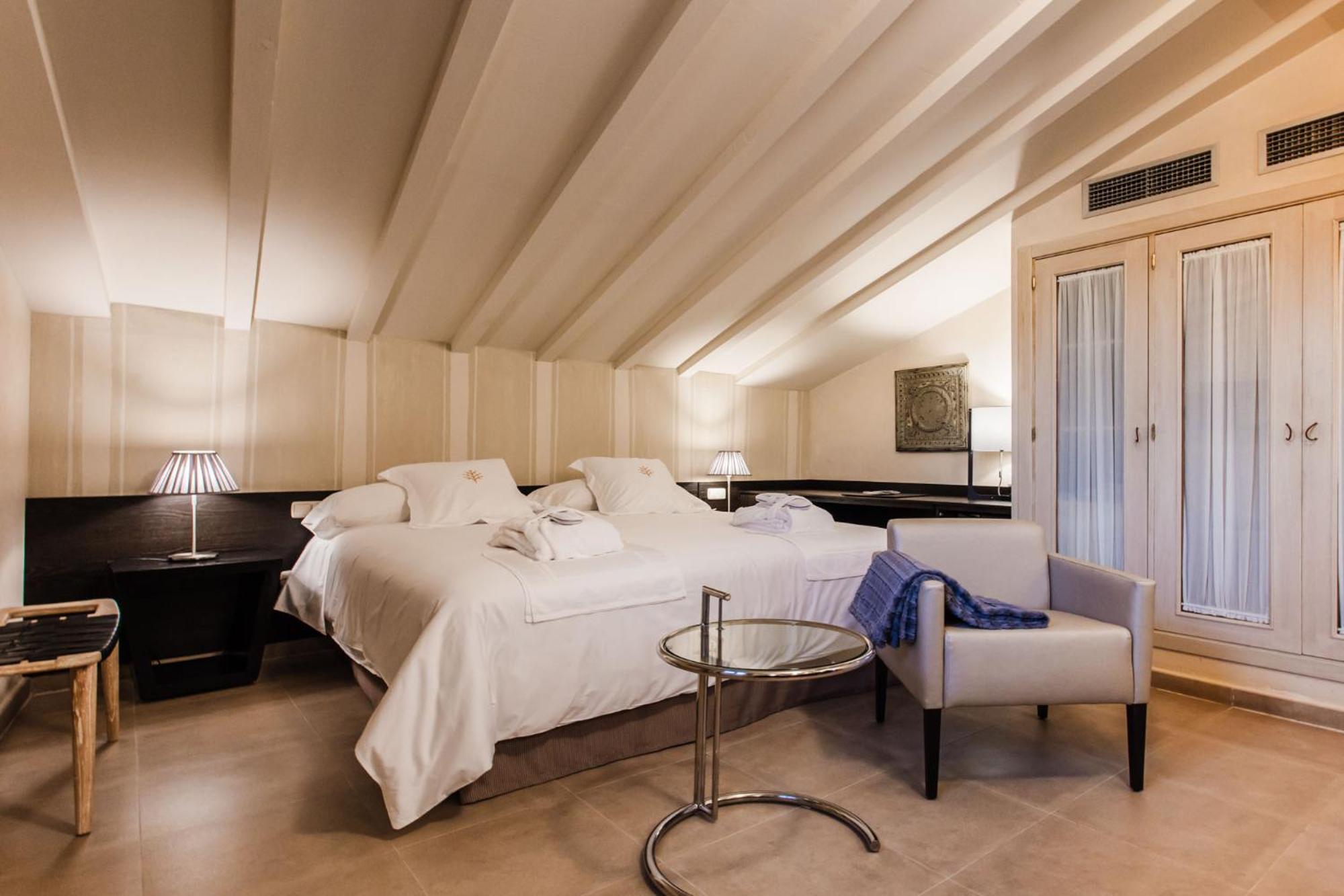 Standard Double Room - Photo 4