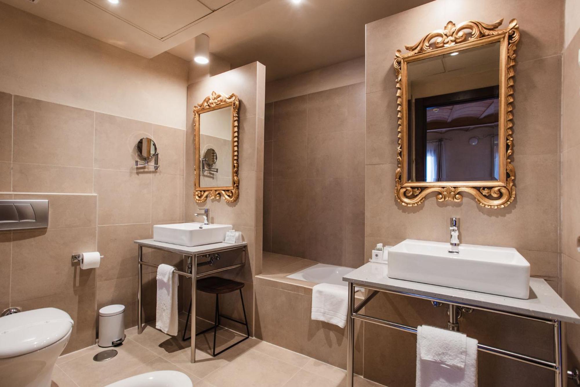 Superior Double Room - Photo 11