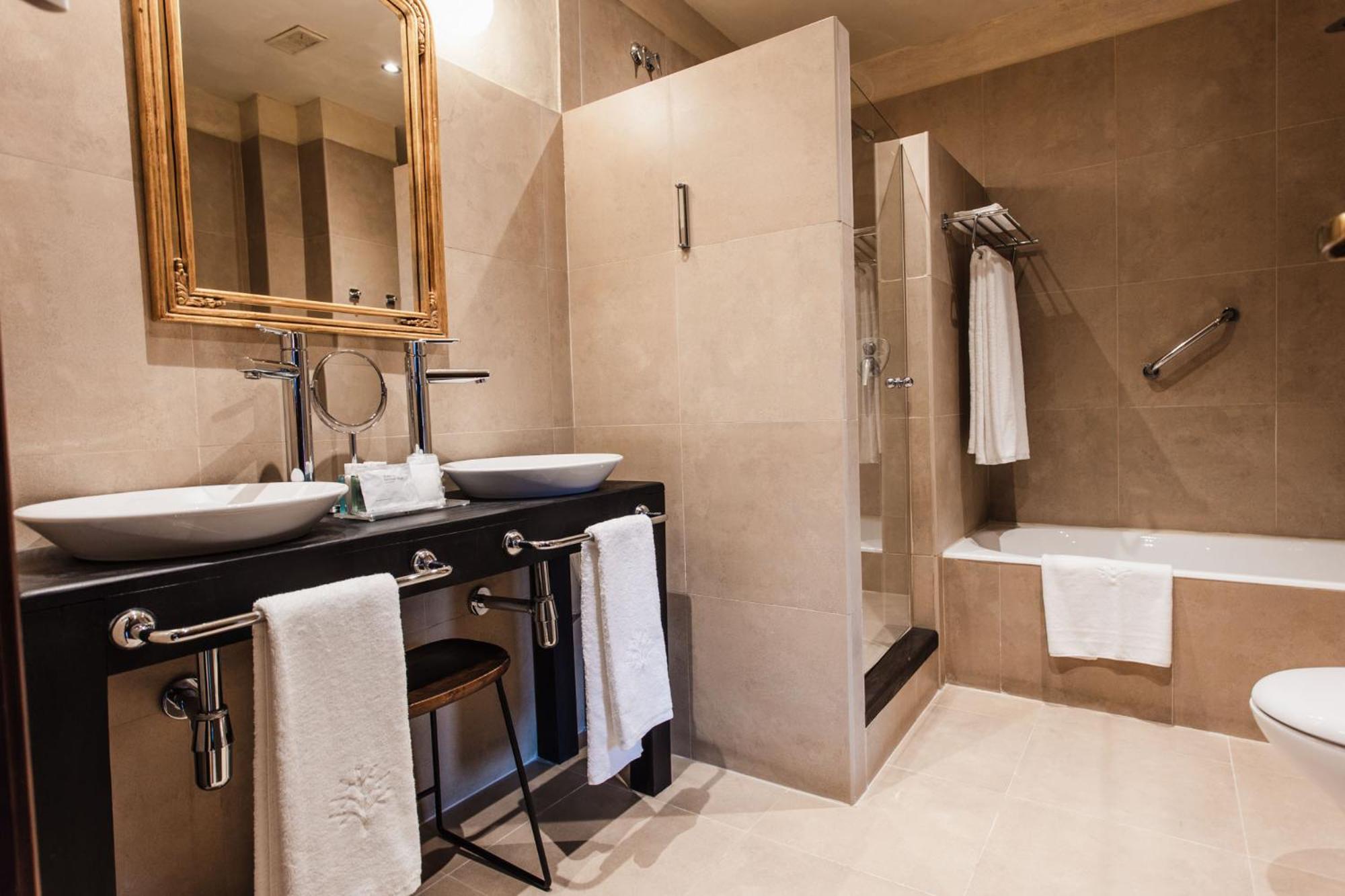 Superior Double Room - Photo 10