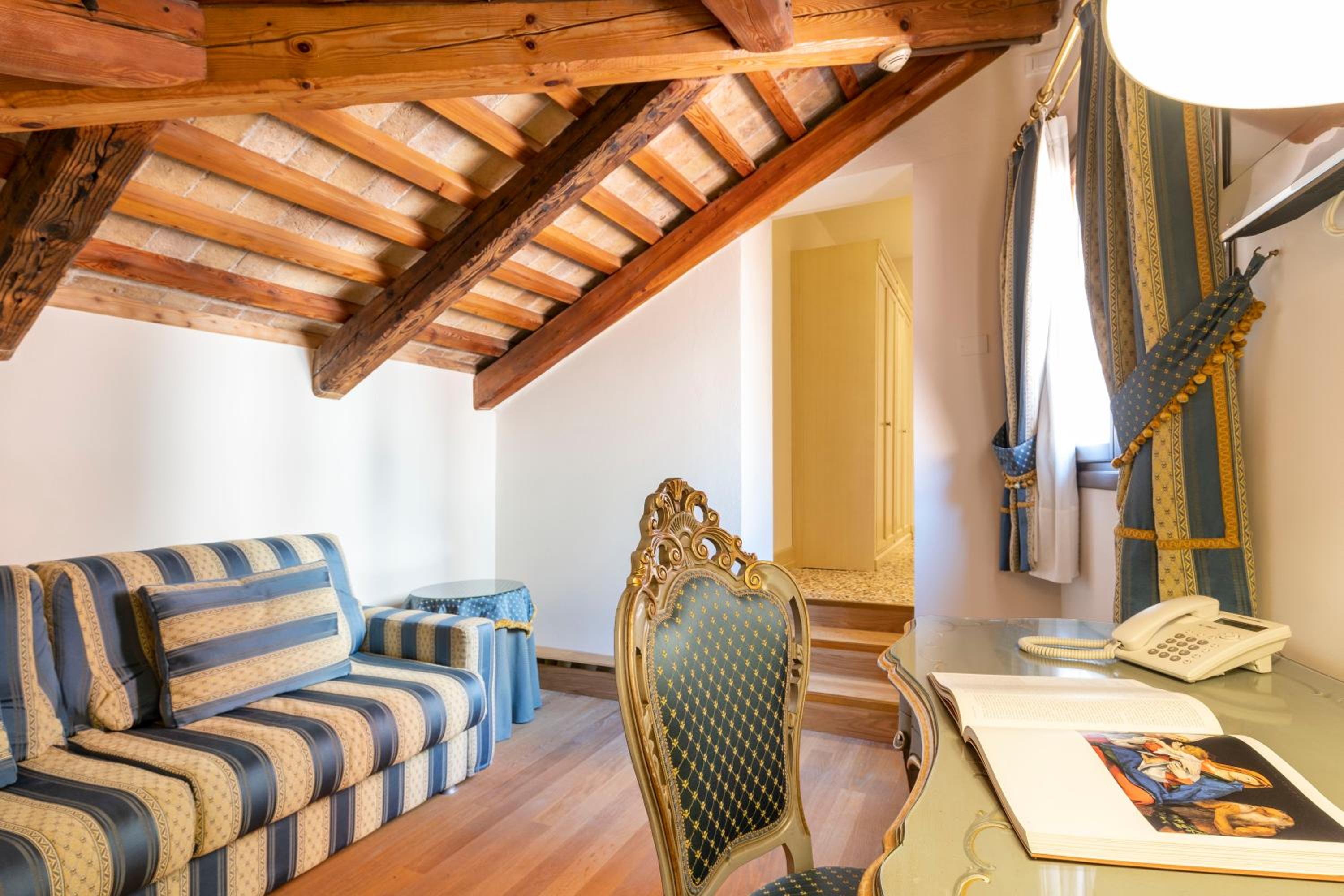 Suite with Canal View photo 2