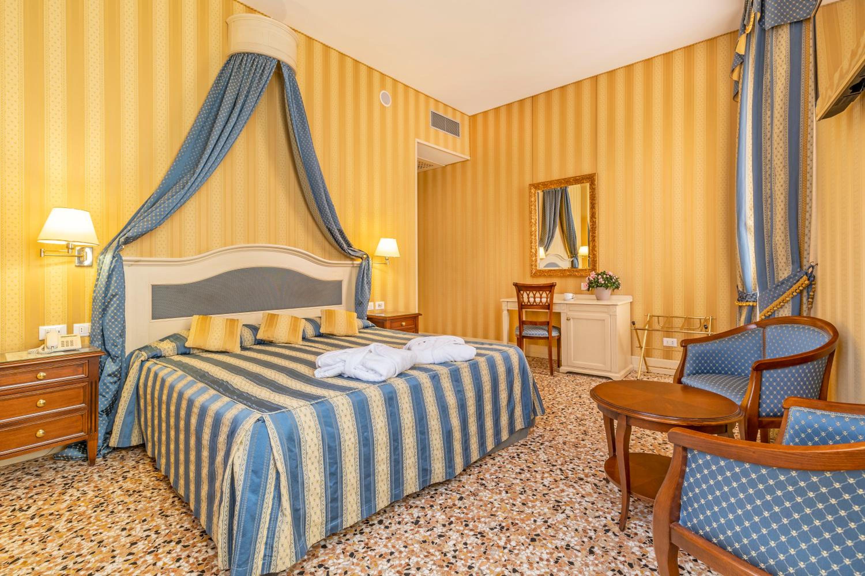 Suite with Canal View photo 1