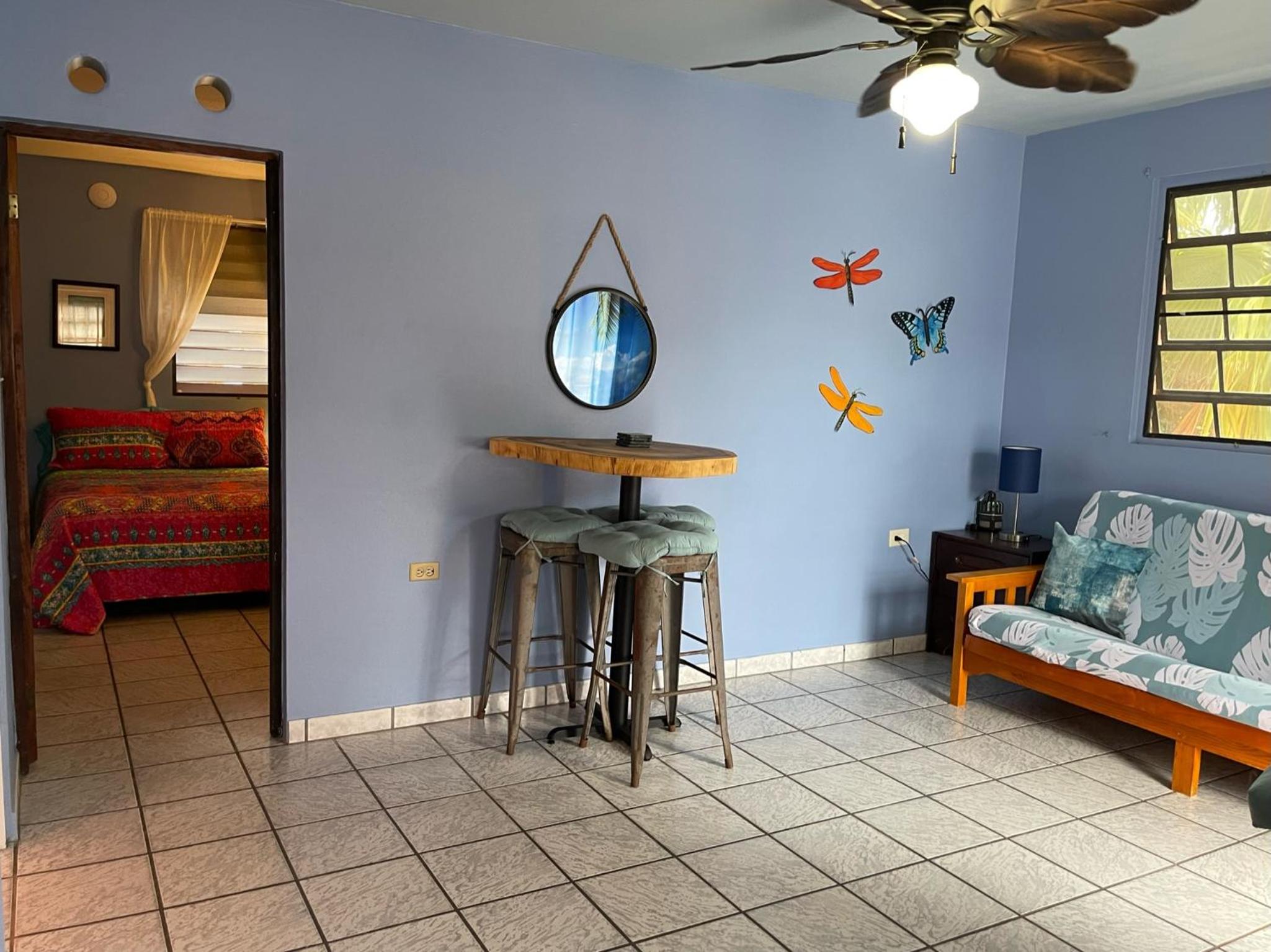 Ocean Breeze - Large One Bedroom Suite with Large Balcony - 13+ photo 2