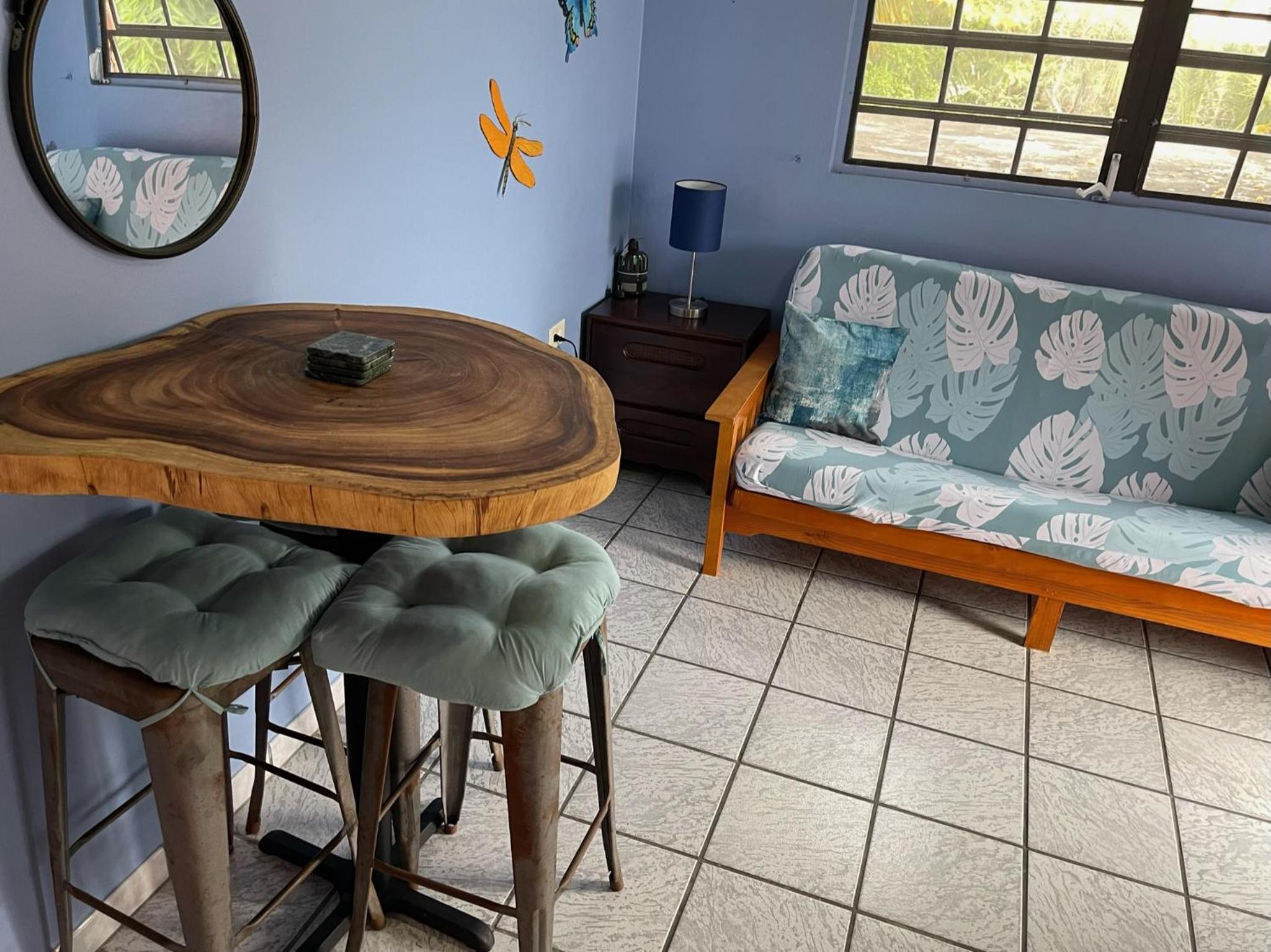 Ocean Breeze - Large One Bedroom Suite with Large Balcony - 13+ photo 3