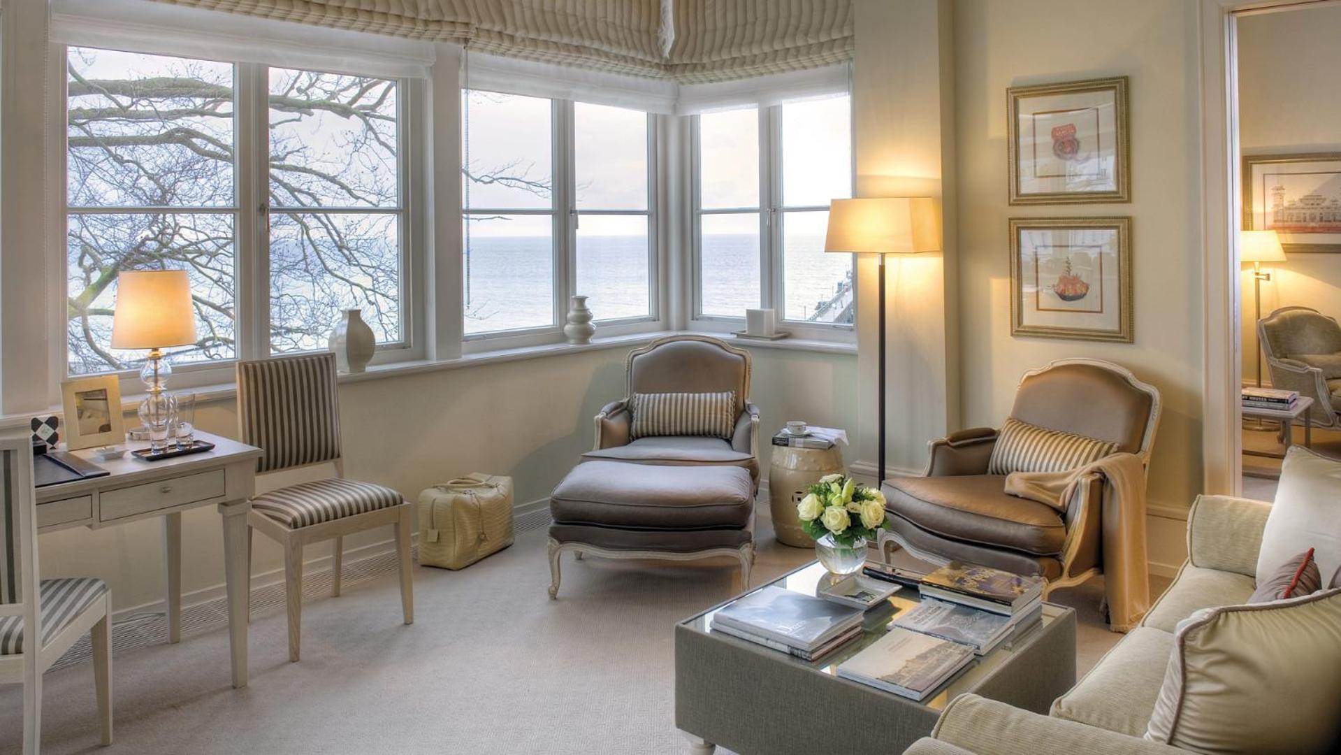 Deluxe Suite Sea Side