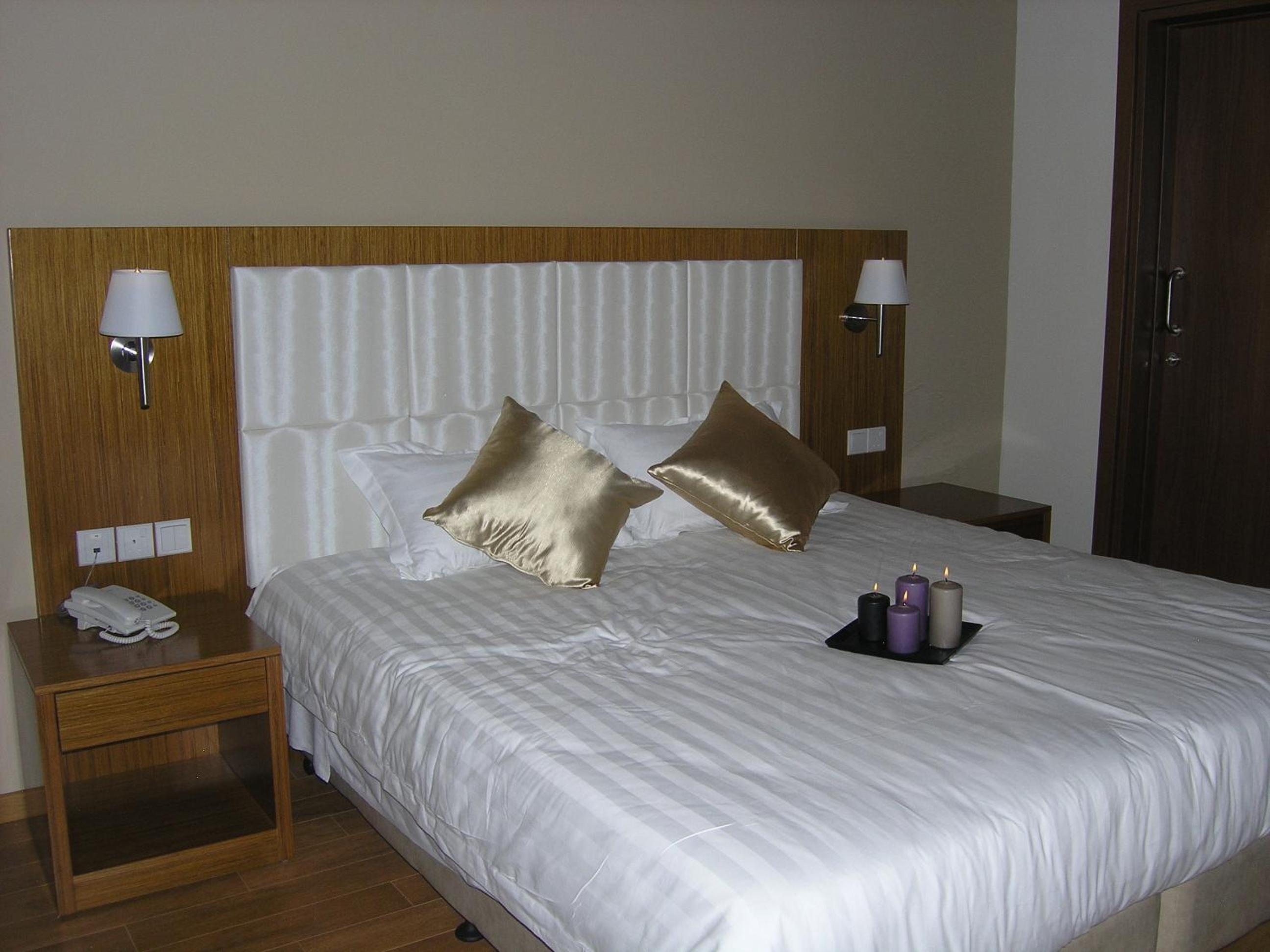 Family Room (2 Adults + 1 Child)