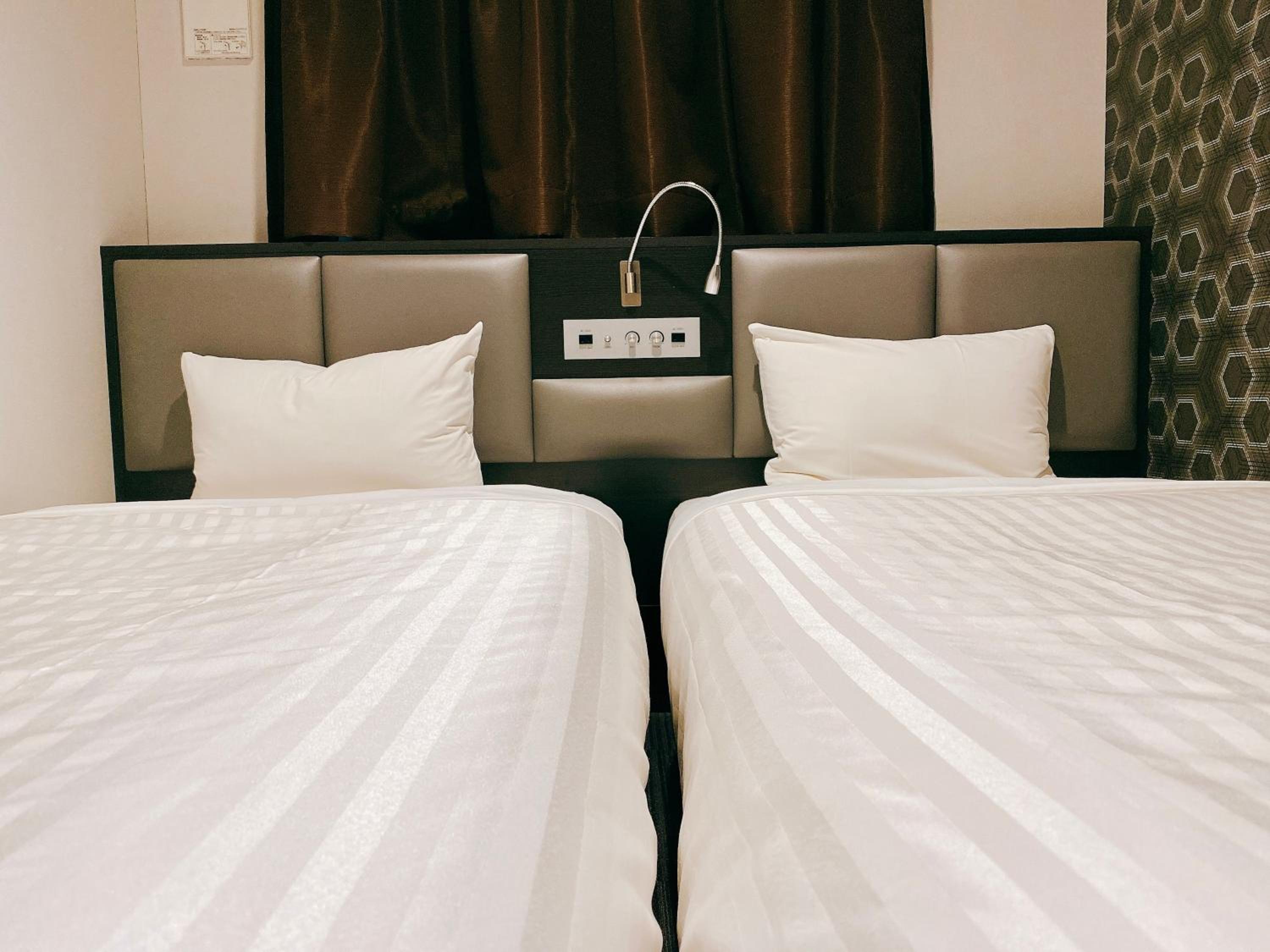Hollywood Twin Room - Non-Smoking - Photo 16