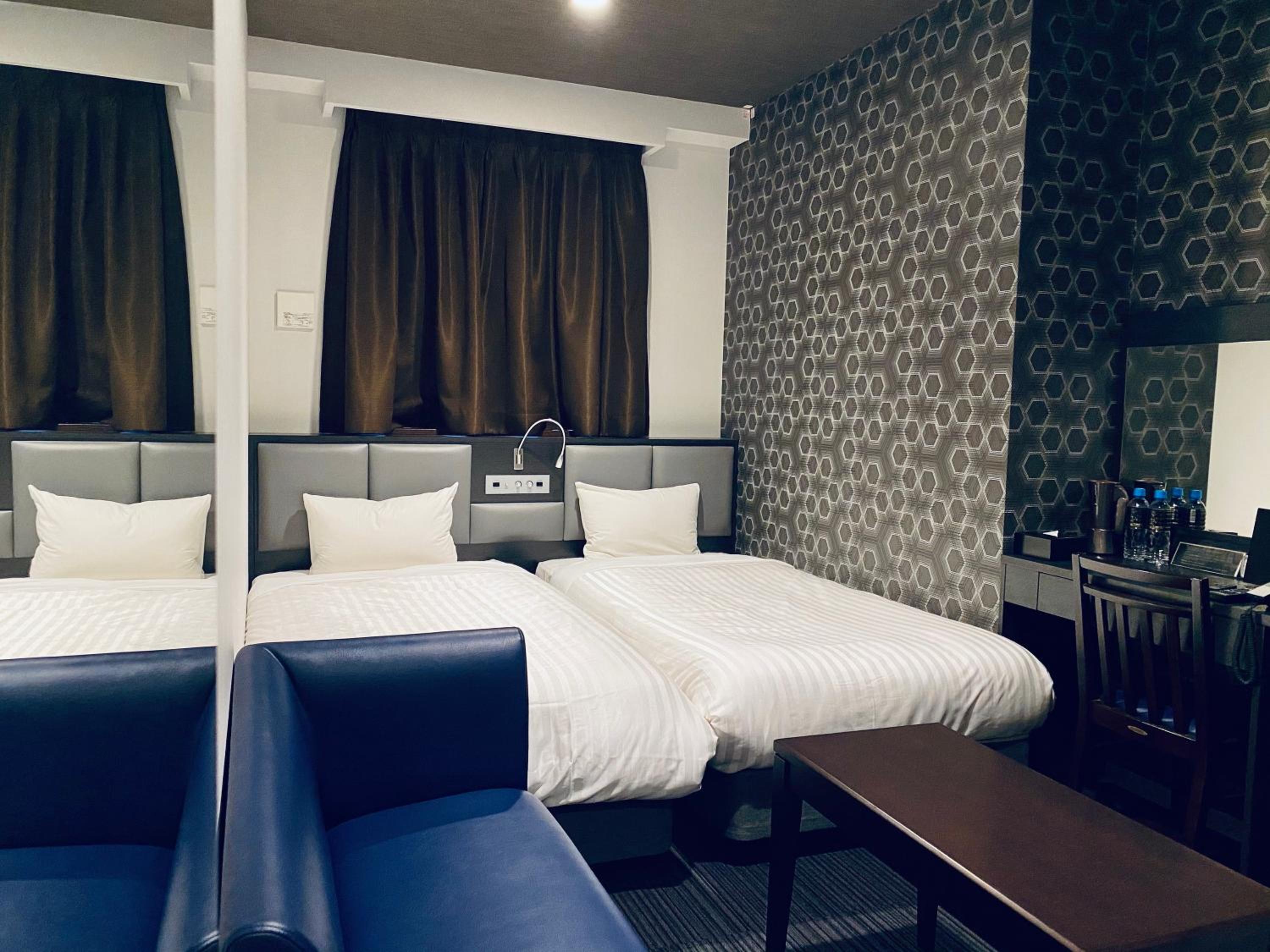 Hollywood Twin Room - Non-Smoking - Photo 17