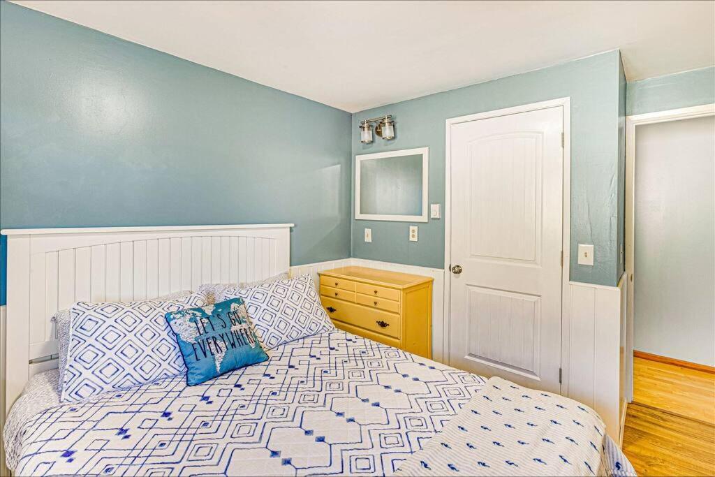 Three-Bedroom House photo 1