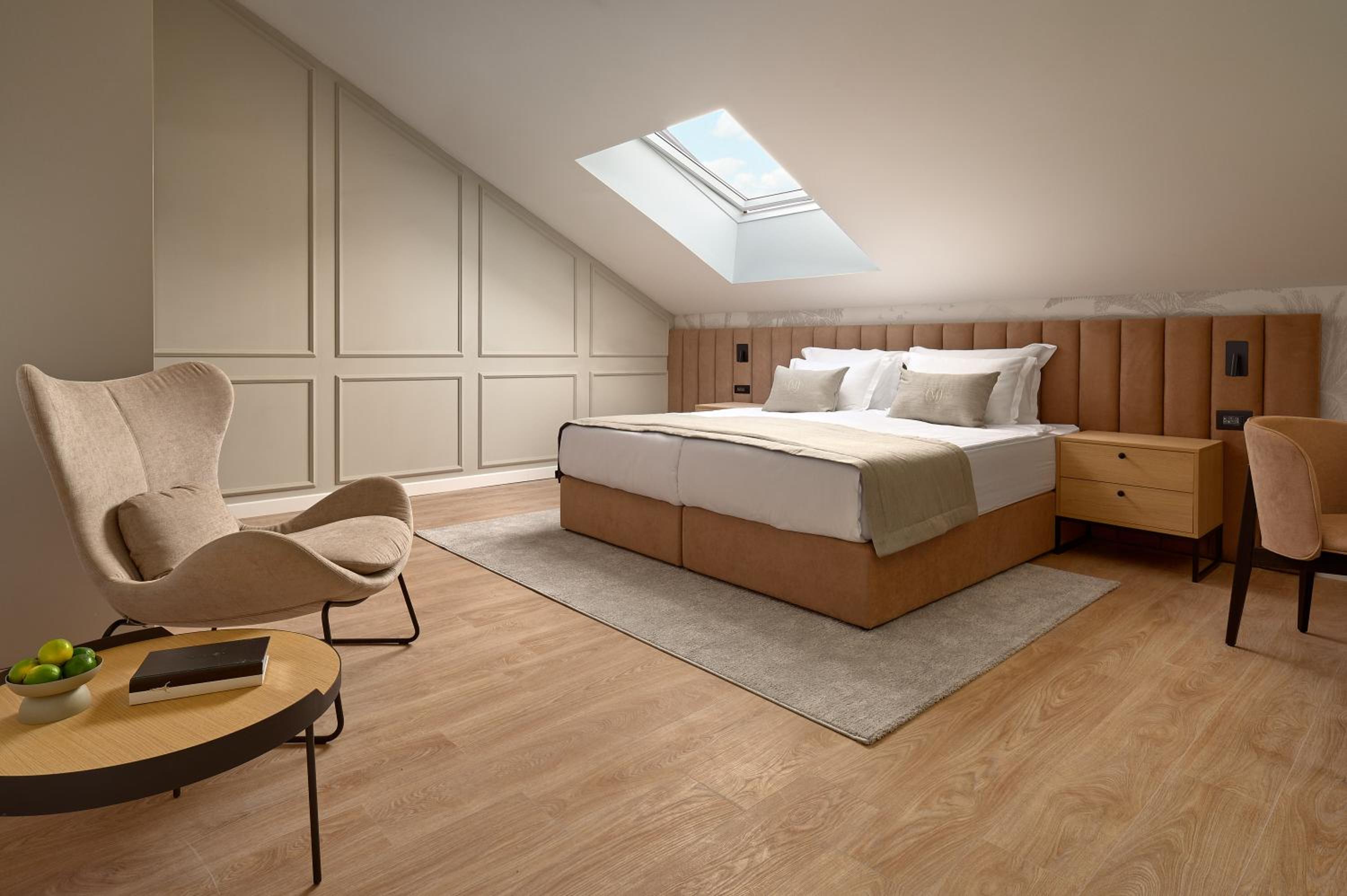 Deluxe Double or Twin Room with Skylight - Attic - Photo 6