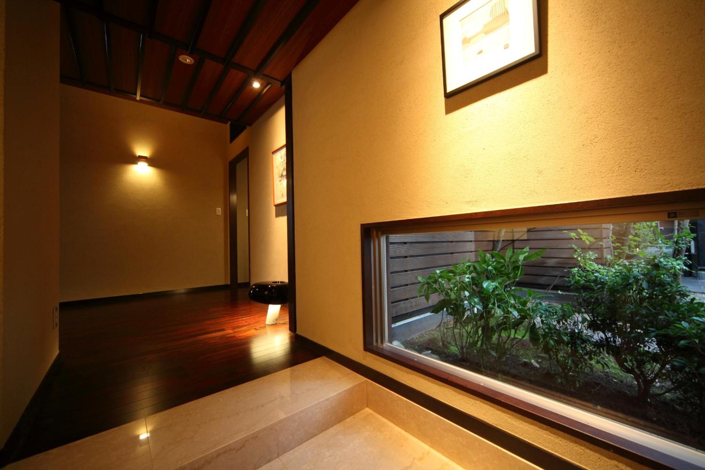 Luxury Suite with Open-Air Bath thumbnail 5