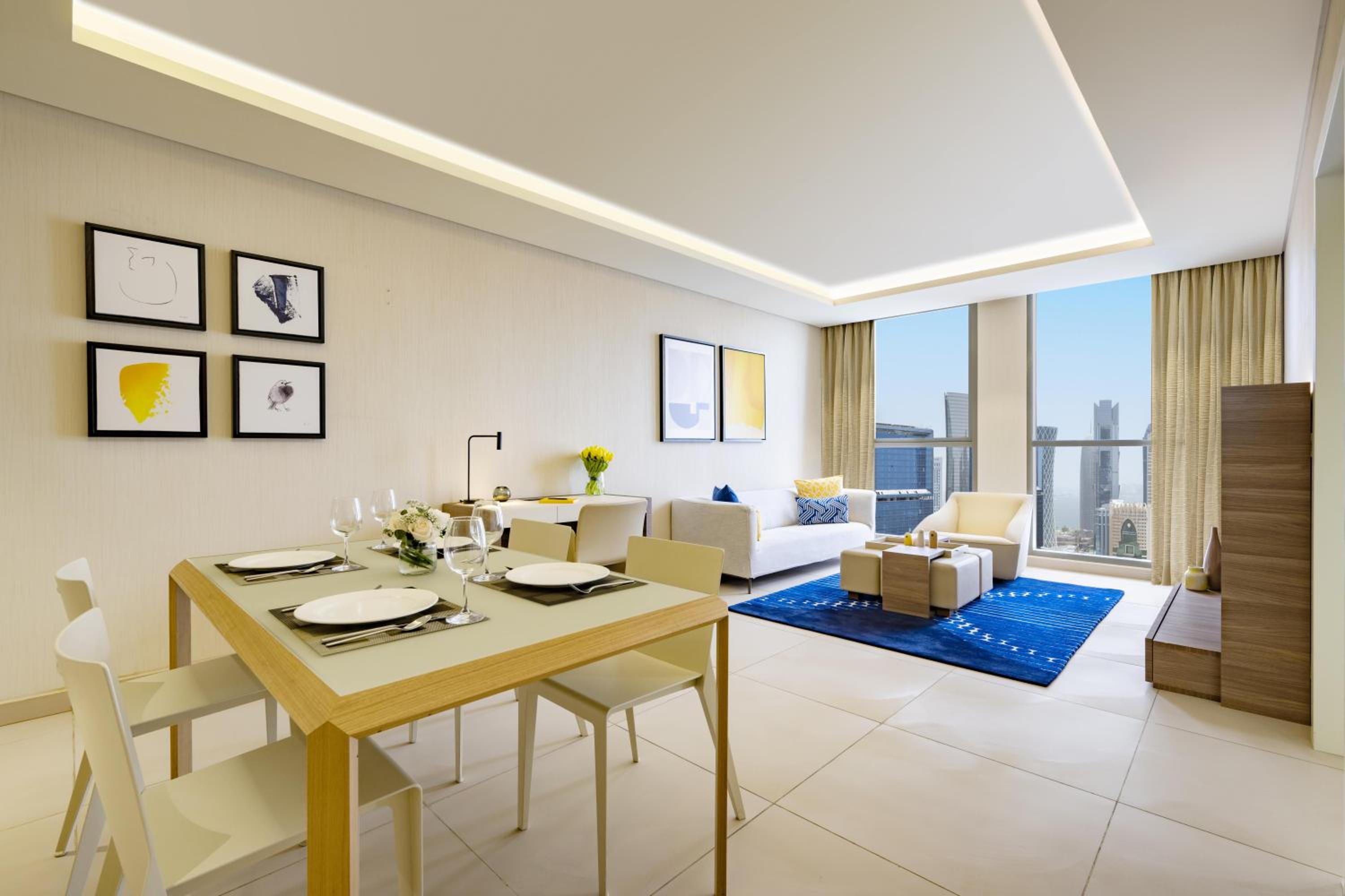 One-Bedroom Suite with Two Twin Beds and Sea View photo 2