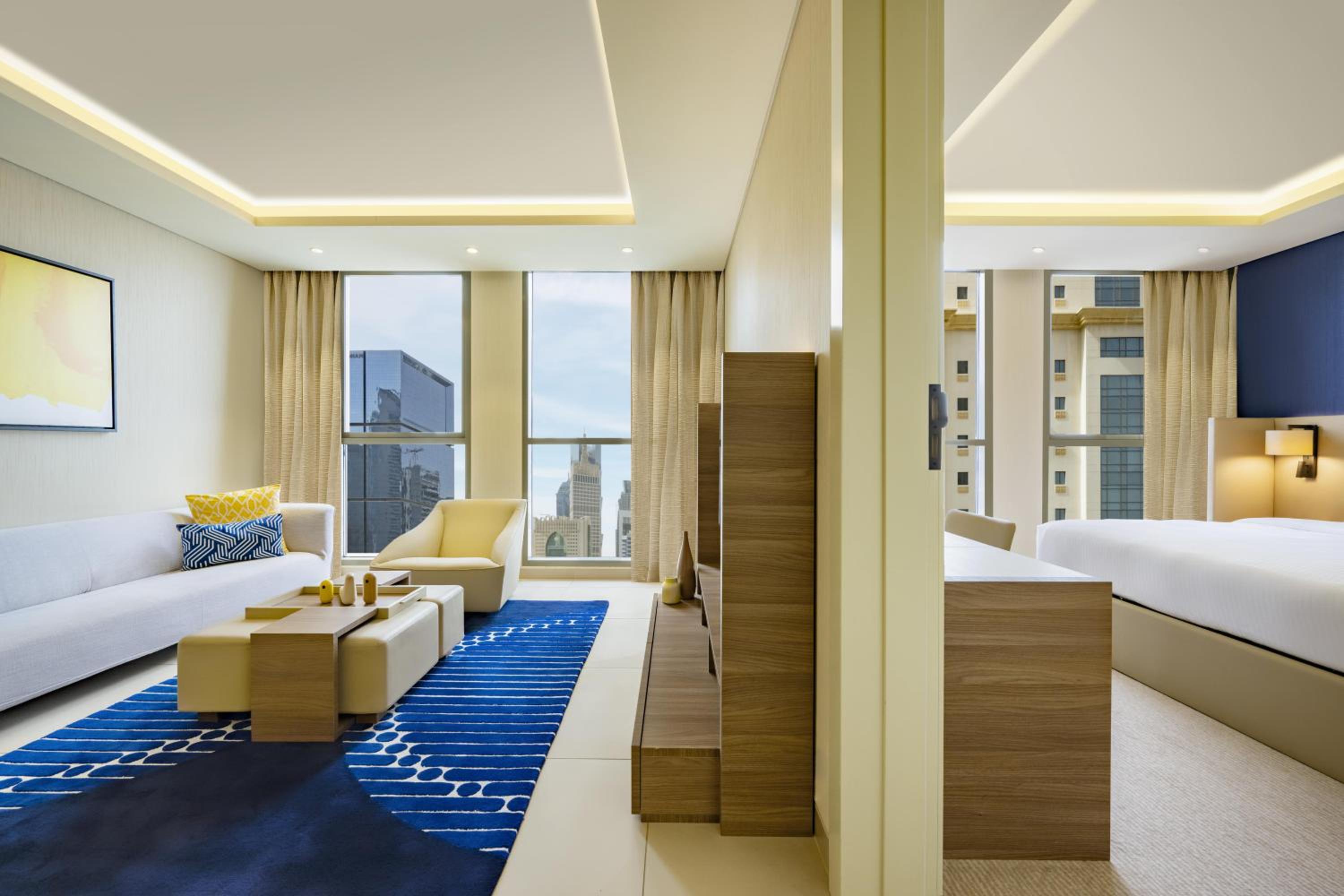 One-Bedroom Suite with Two Twin Beds and Sea View