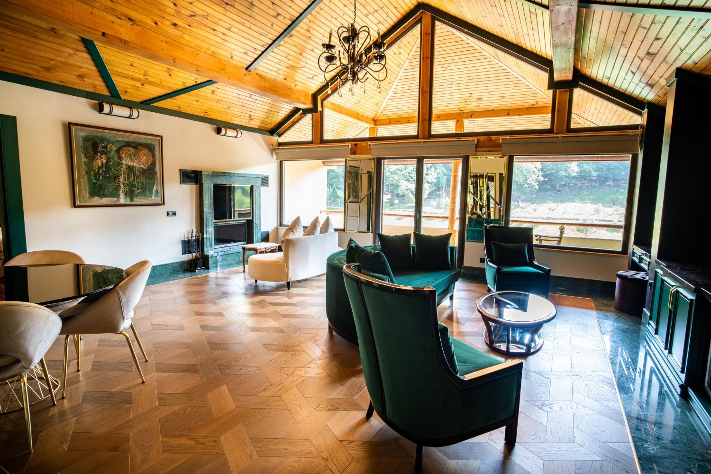 King Suite With Pool View