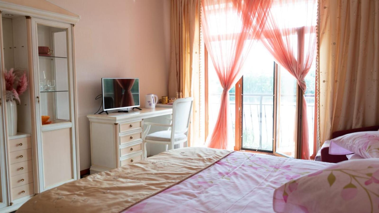 Double Room with Private External Bathroom photo 3