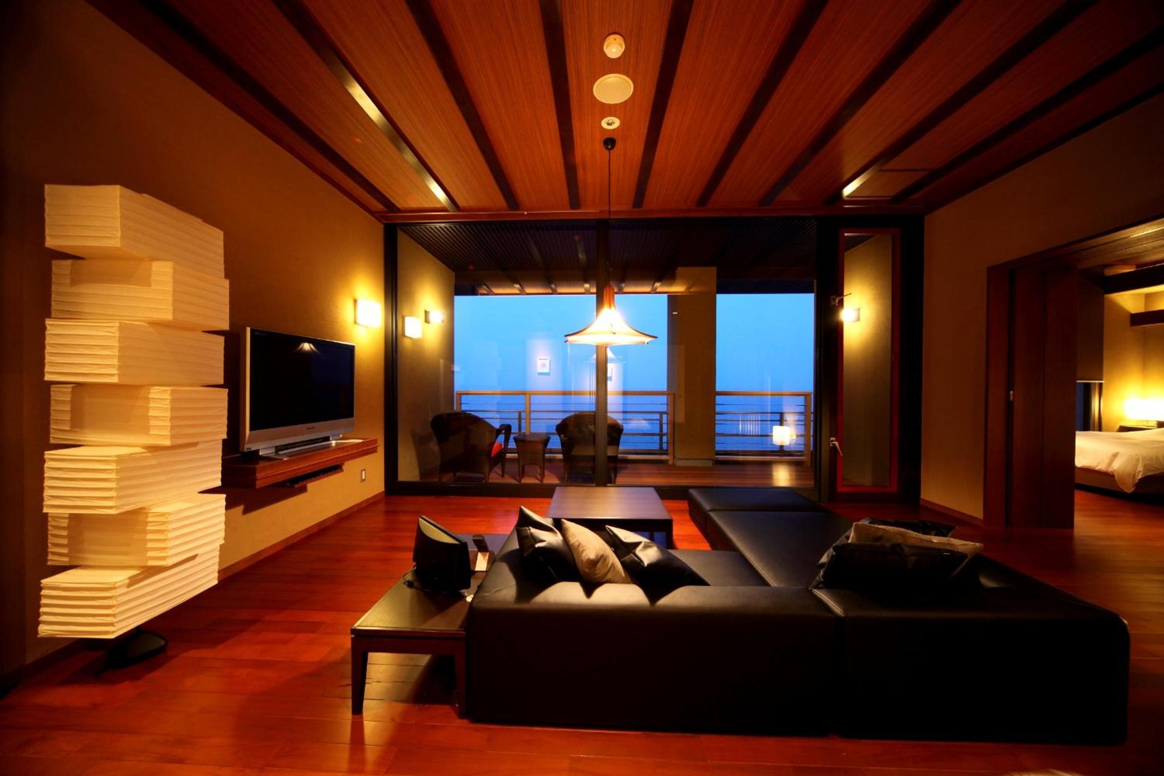 Luxury Suite with Open-Air Bath and Tatami Area thumbnail 5