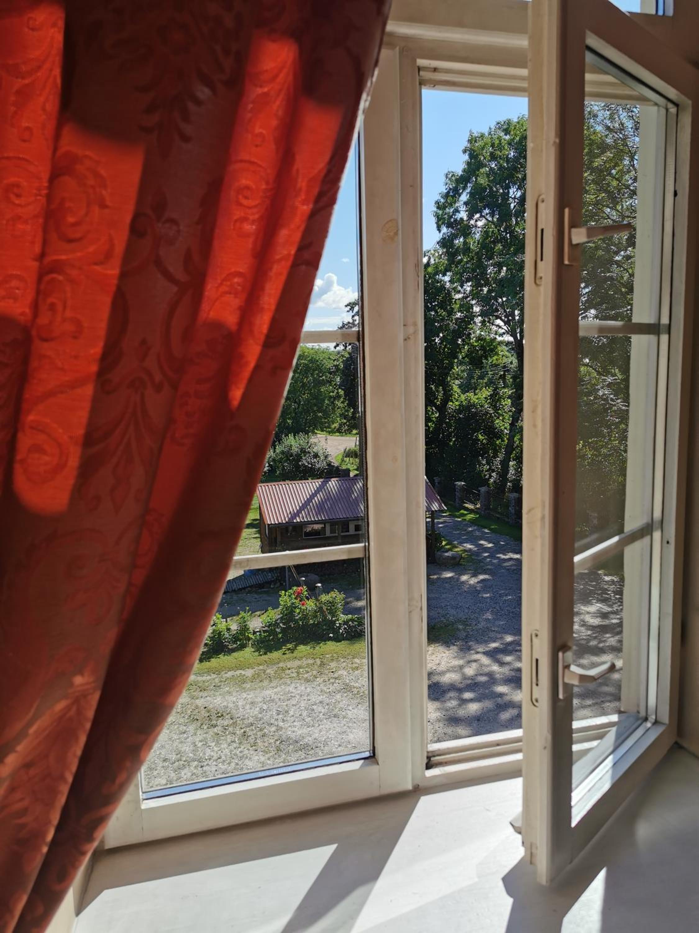 Family Room with Garden View - Photo 6