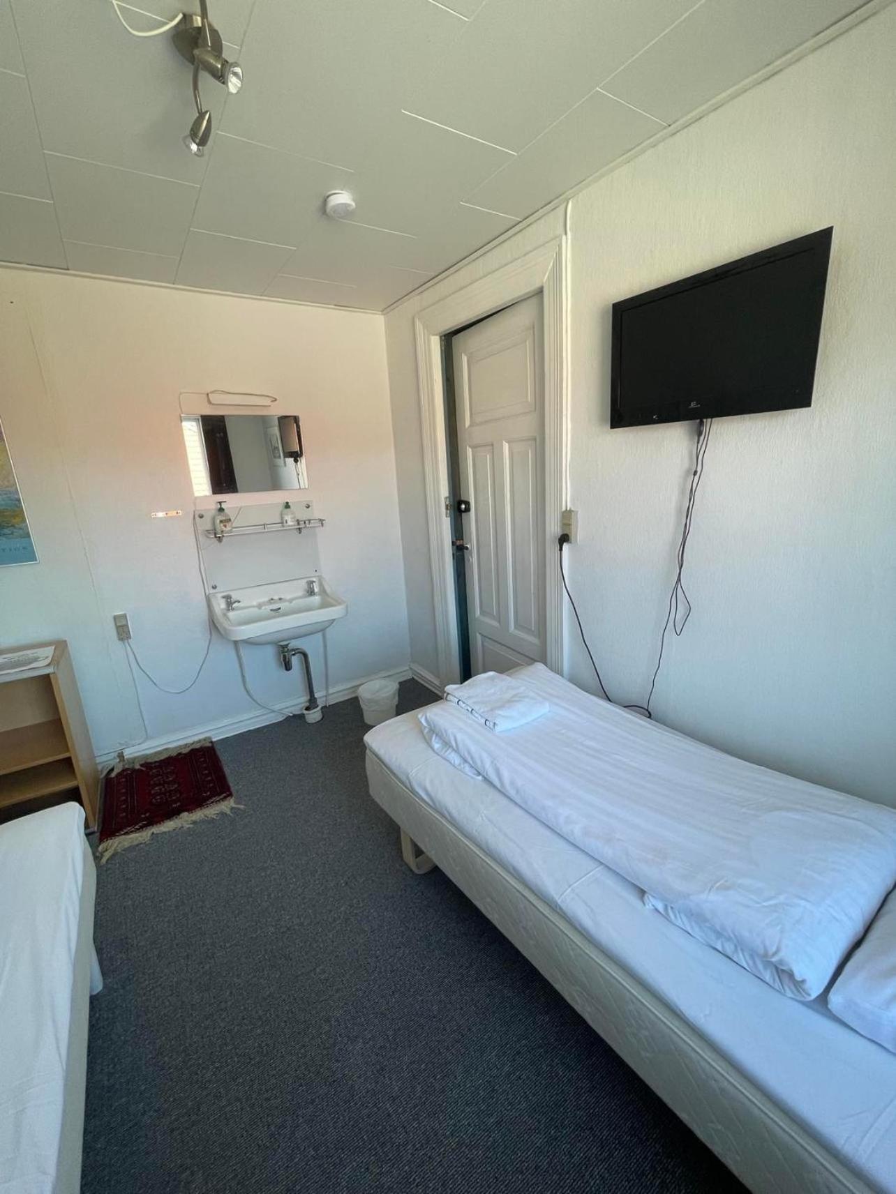 Budget Double Room photo 3