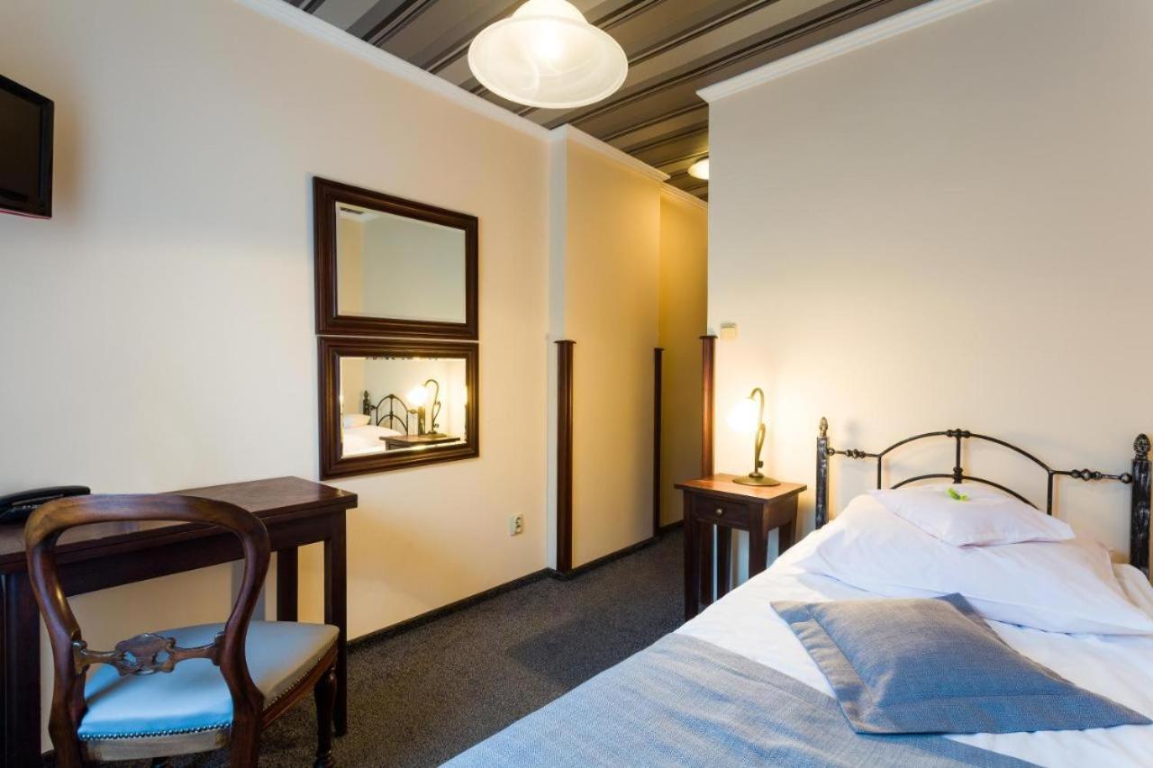 Single Room photo 2