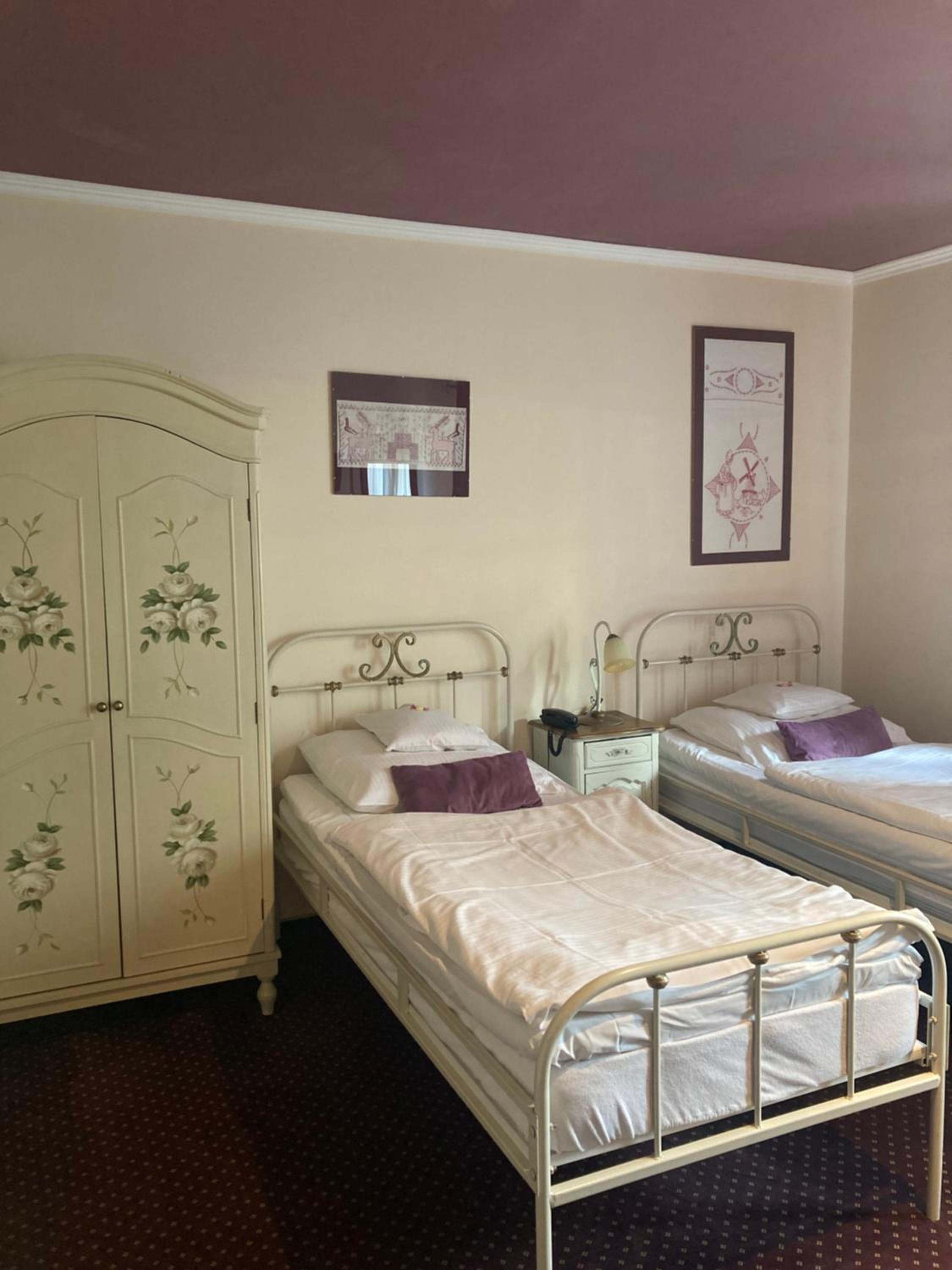 Twin Room - Photo 3
