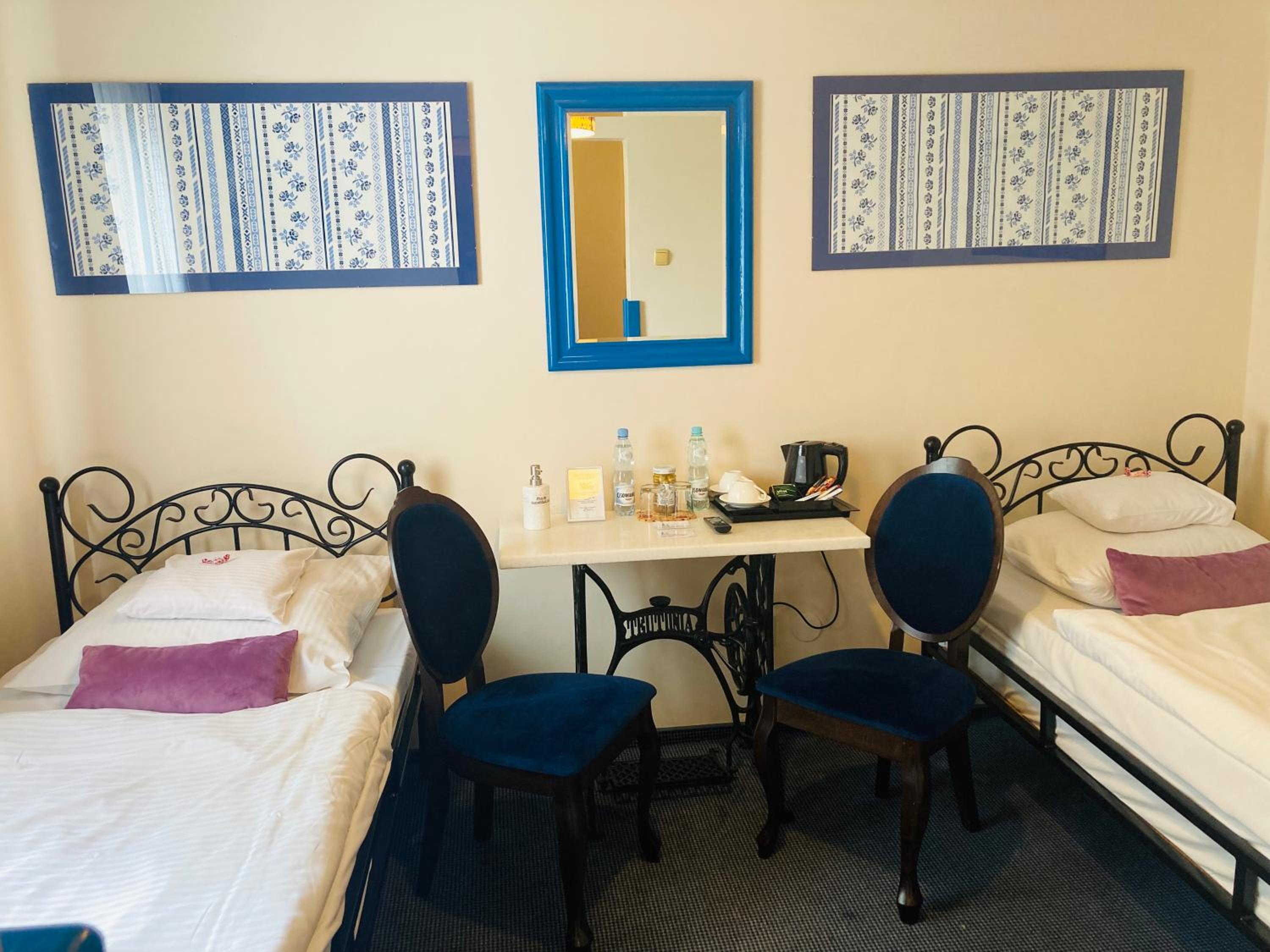 Twin Room - Photo 2