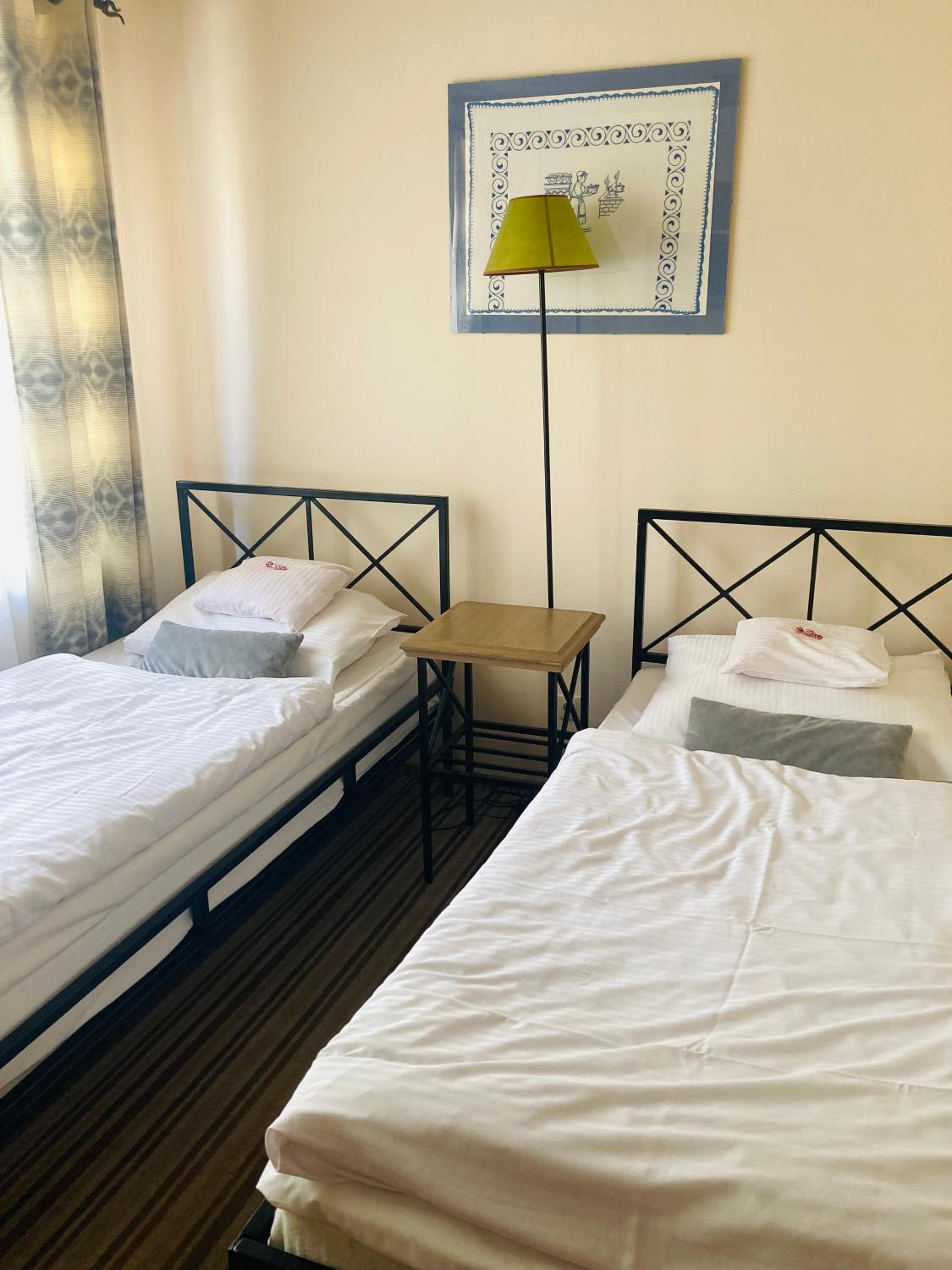 Twin Room - Photo 7